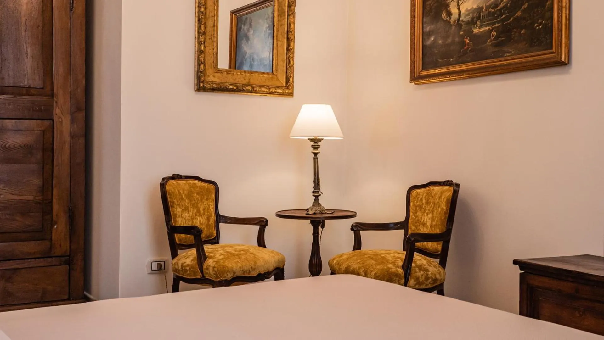 Bedroom in Palazzo dei Pavoni, Relais di Charme