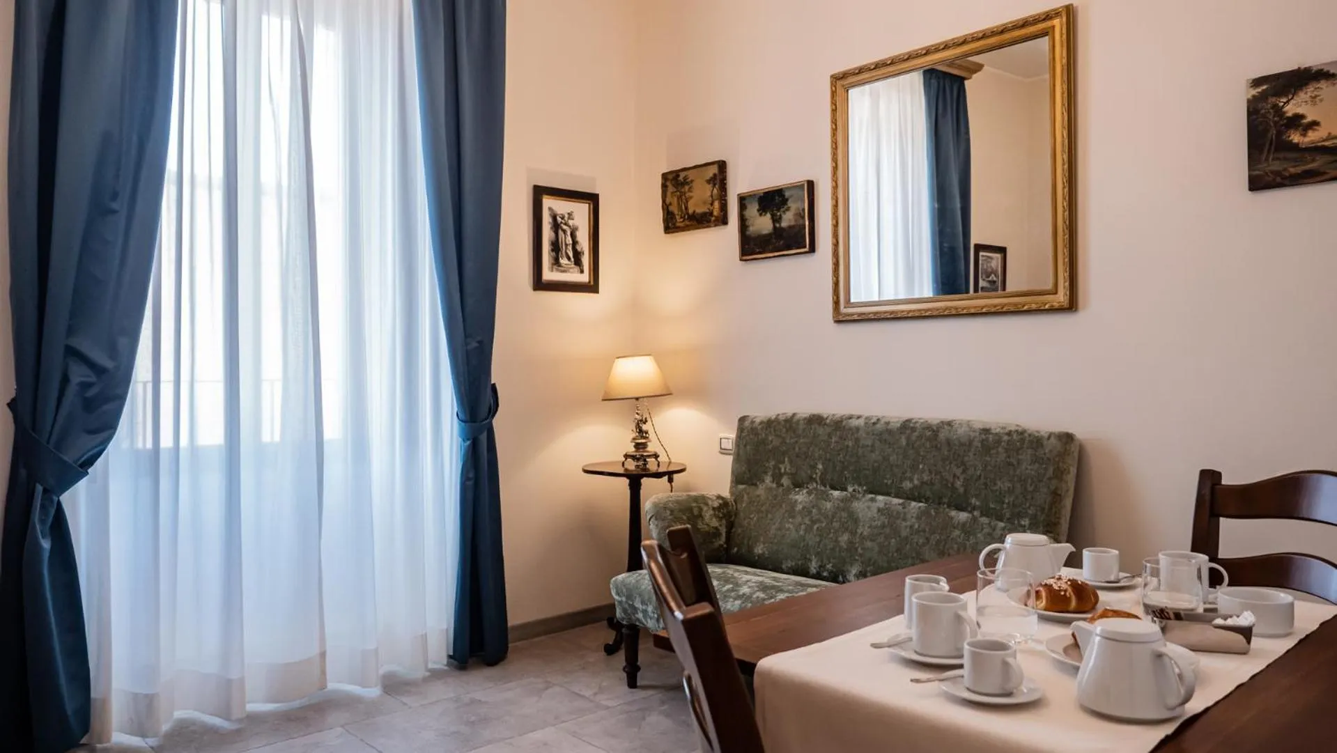Living room in Palazzo dei Pavoni, Relais di Charme