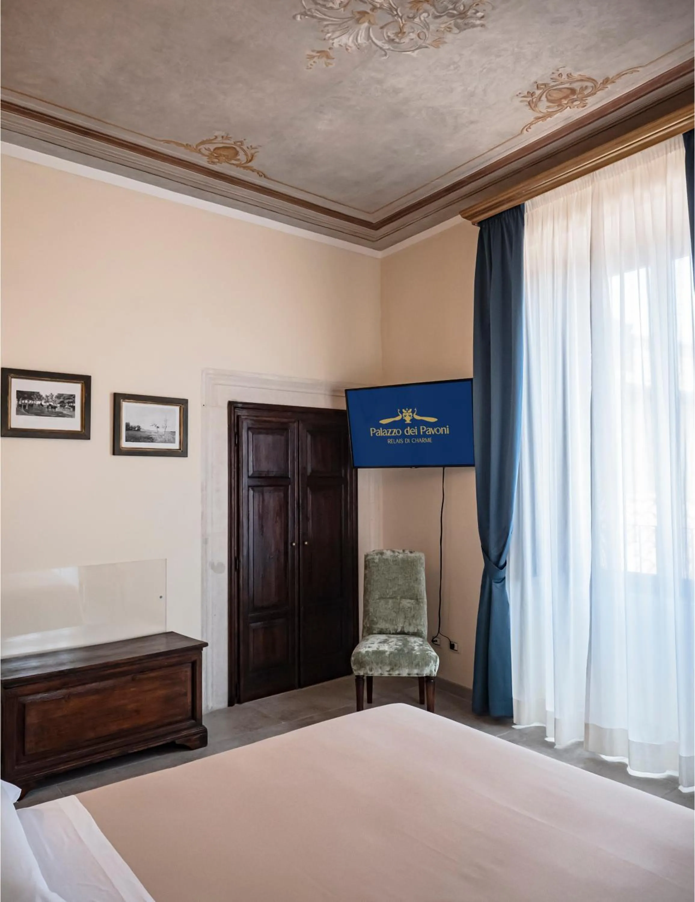 Bed in Palazzo dei Pavoni, Relais di Charme