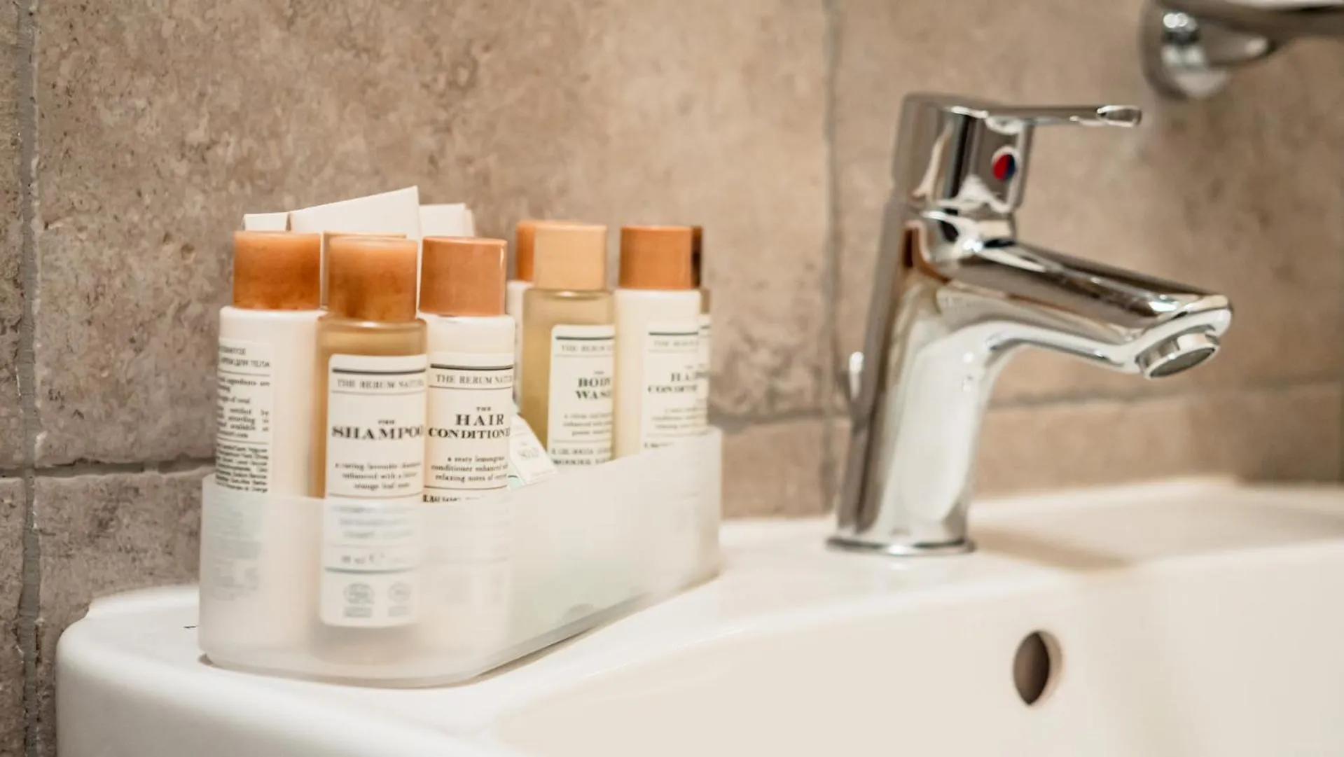 Bathroom in Palazzo dei Pavoni, Relais di Charme