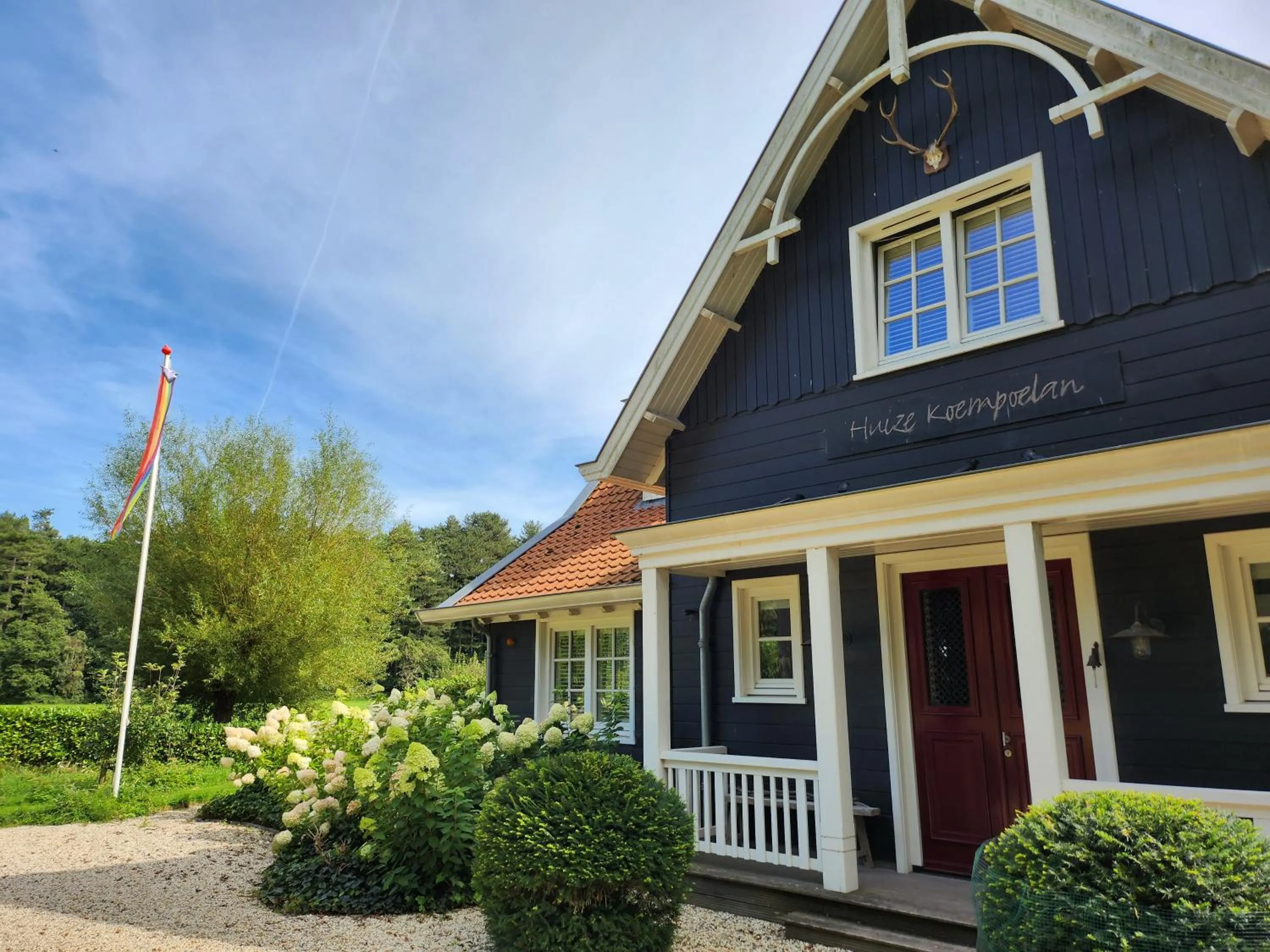 Property building in Huize Koempoelan