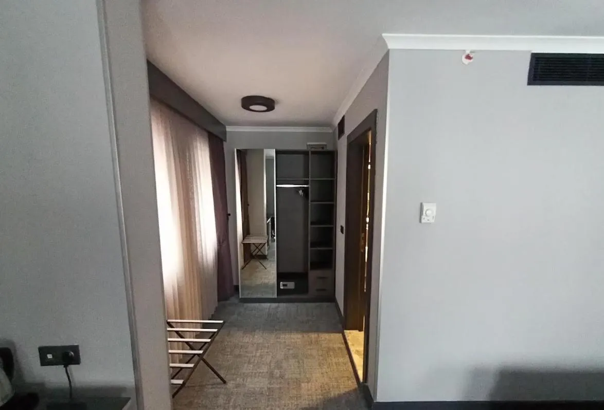 wardrobe in Days Hotel by Wyndham Ankara Cankaya