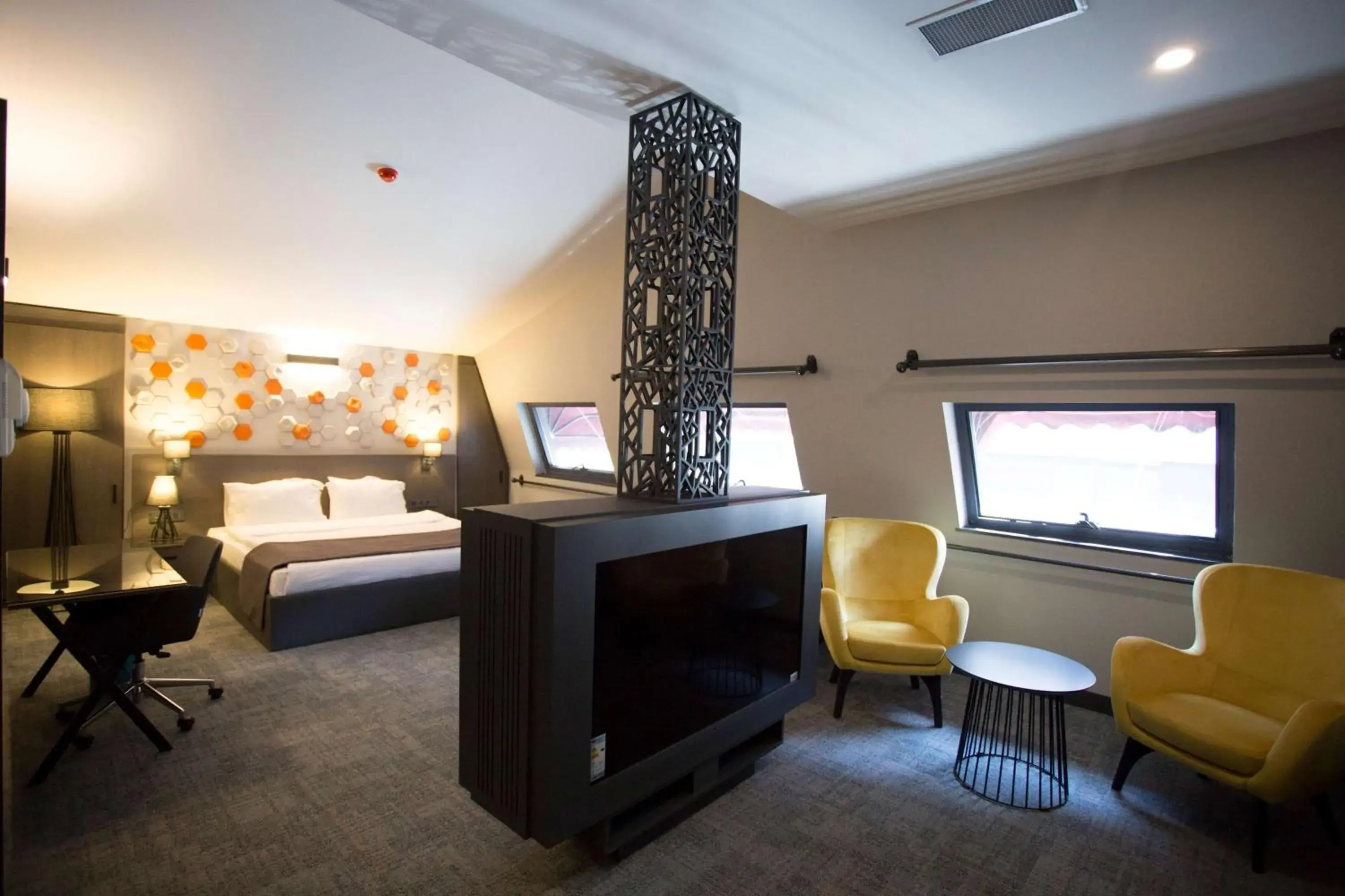 Photo of the whole room, Bed in Days Hotel by Wyndham Ankara Cankaya Photo of the whole room, Bed in Days Hotel by Wyndham Ankara Cankaya