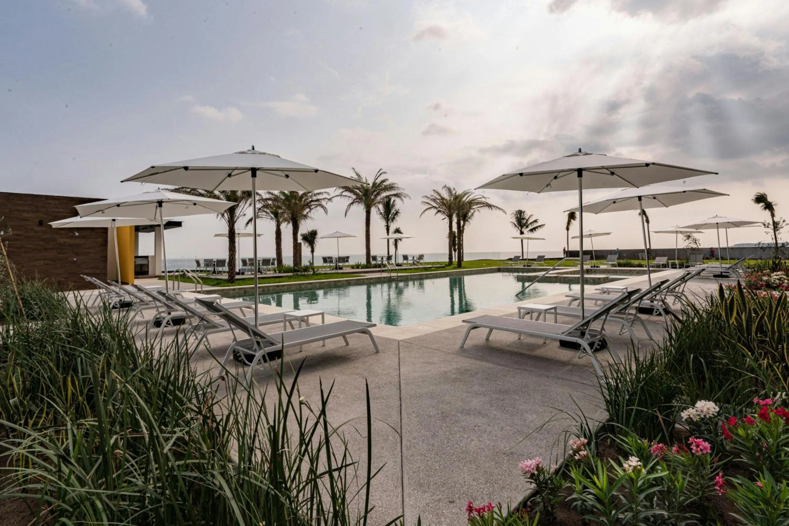 Swimming pool in Delta Hotels by Marriott Riviera Veracruz