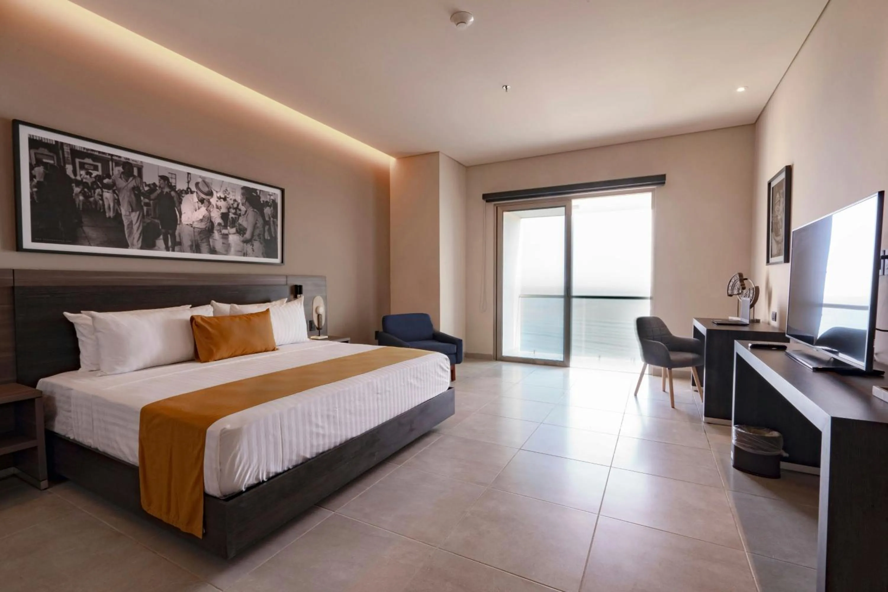 Photo of the whole room, Bed in Delta Hotels by Marriott Riviera Veracruz