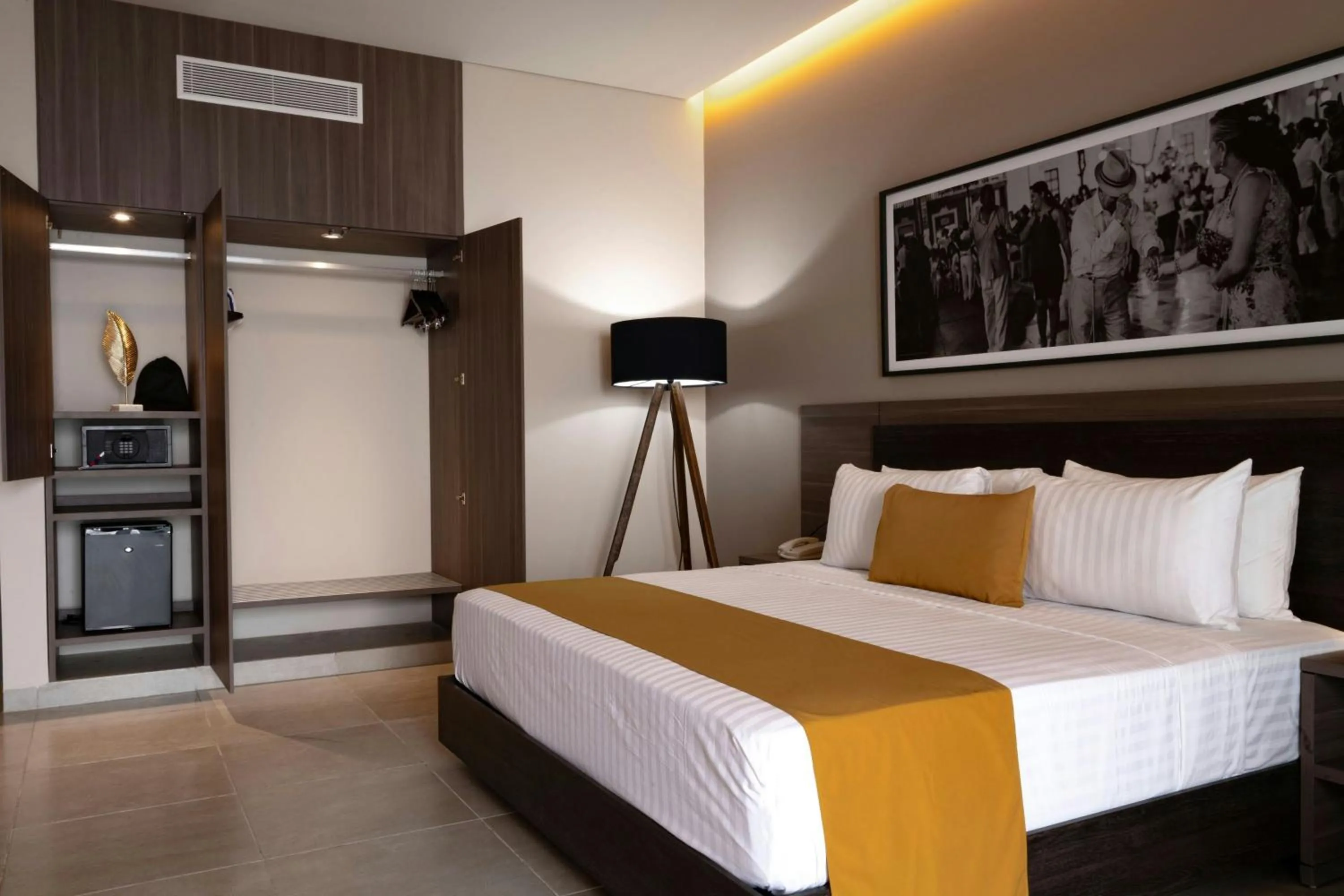 Photo of the whole room, Bed in Delta Hotels by Marriott Riviera Veracruz