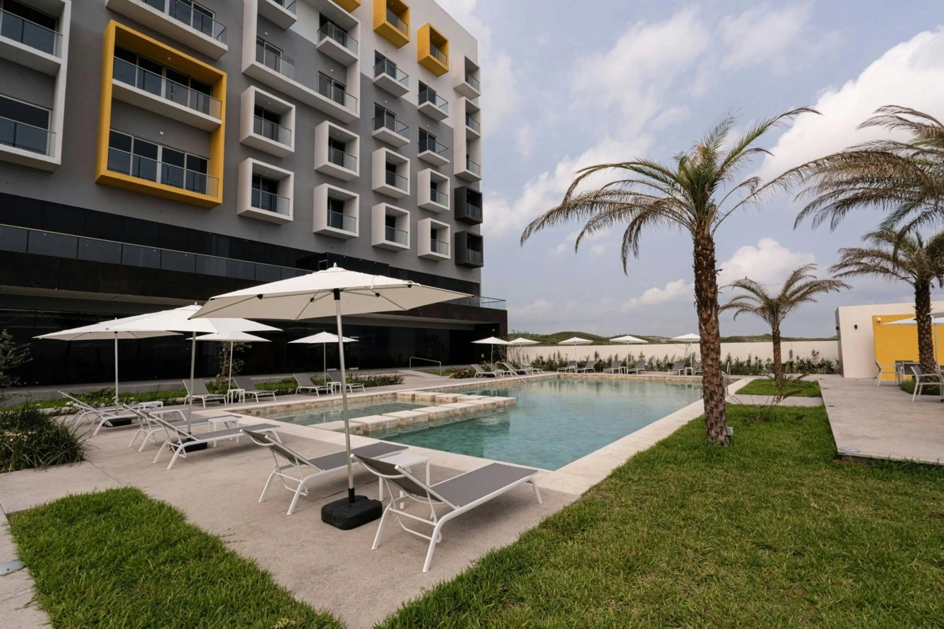 Swimming pool in Delta Hotels by Marriott Riviera Veracruz