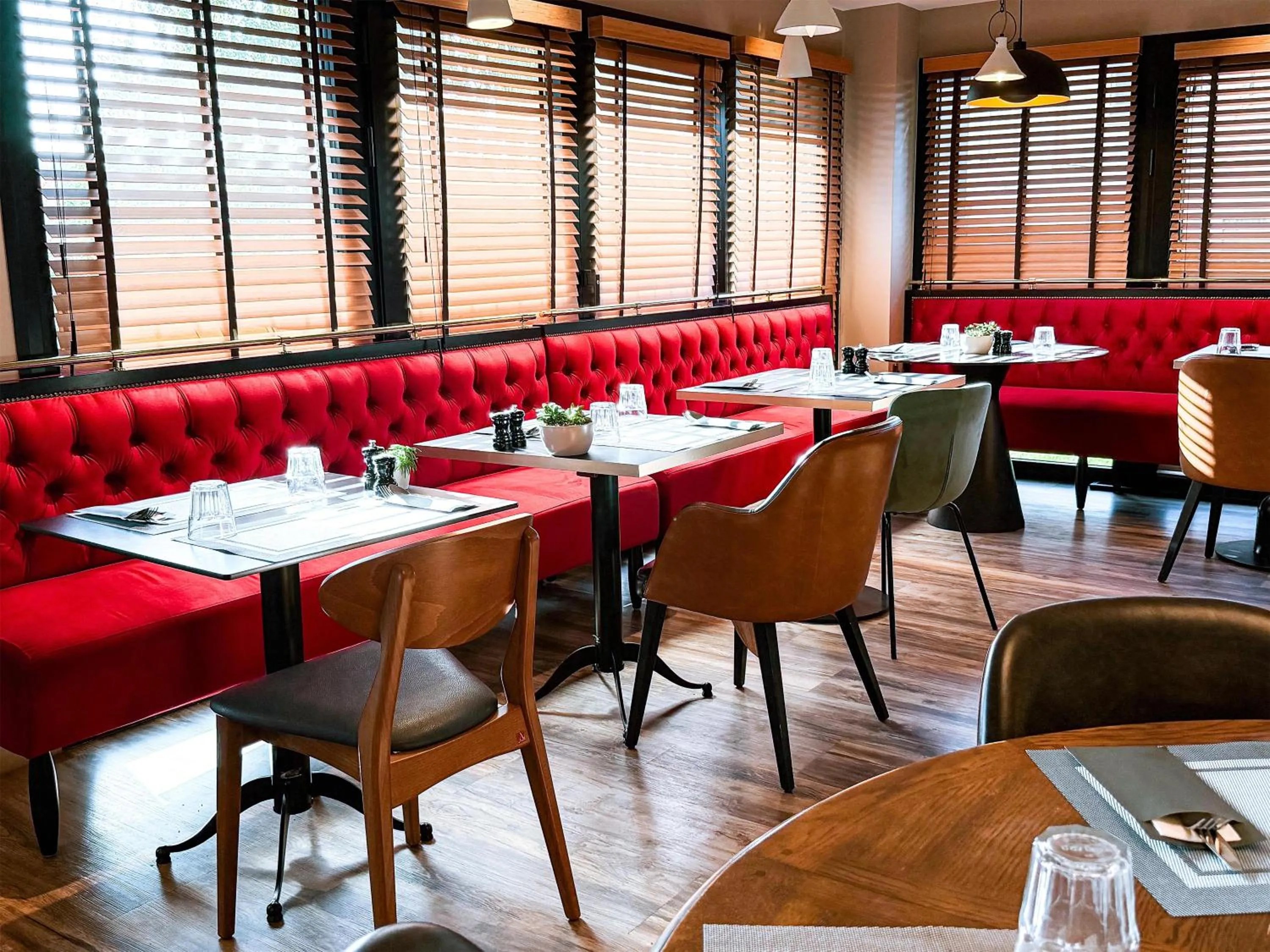 Restaurant/places to eat in Best Western Plus Le Conquerant Rouen Nord