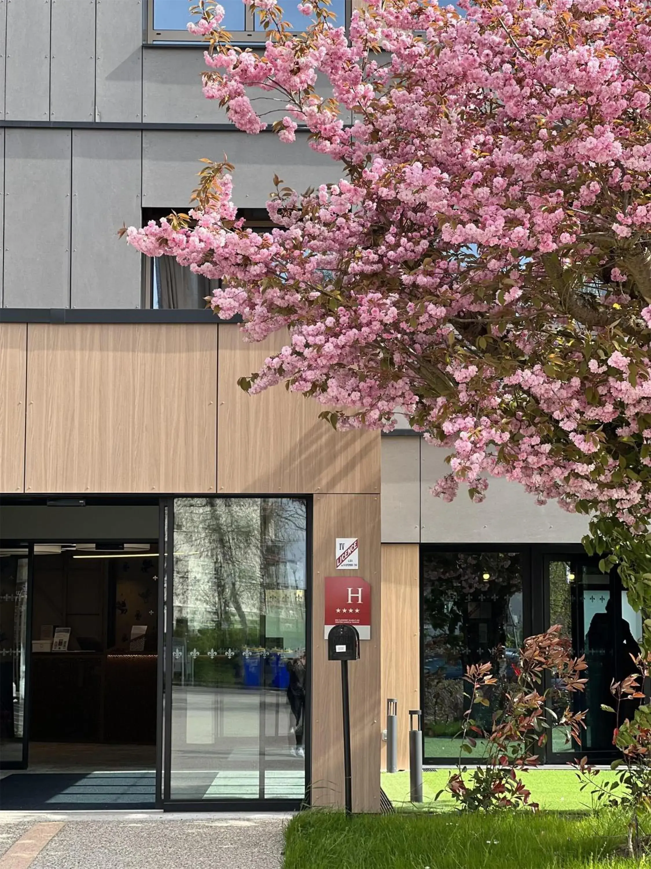 Property building in Best Western Plus Le Conquerant Rouen Nord Property building in Best Western Plus Le Conquerant Rouen Nord