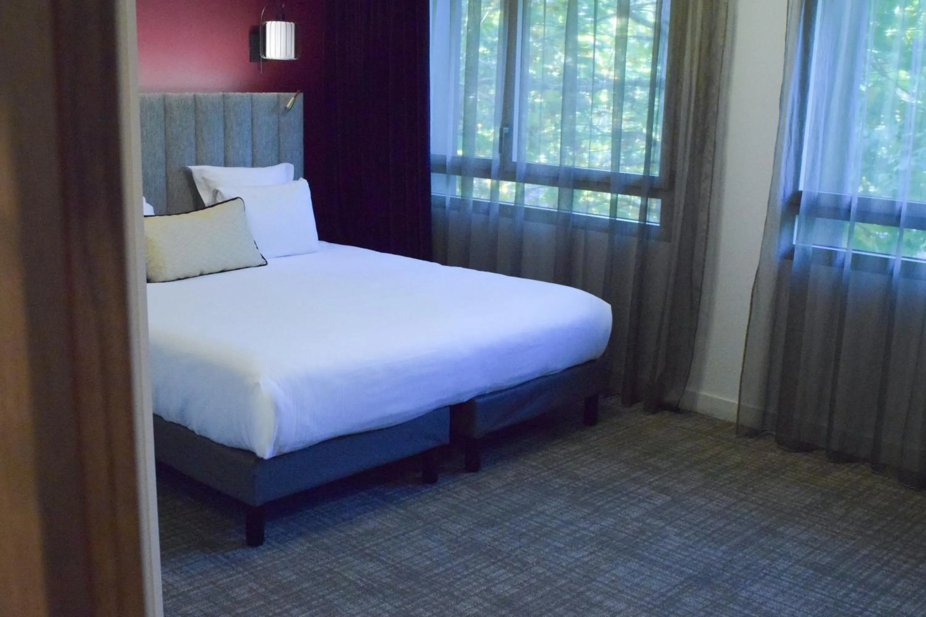 Bed in Best Western Plus Le Conquerant Rouen Nord