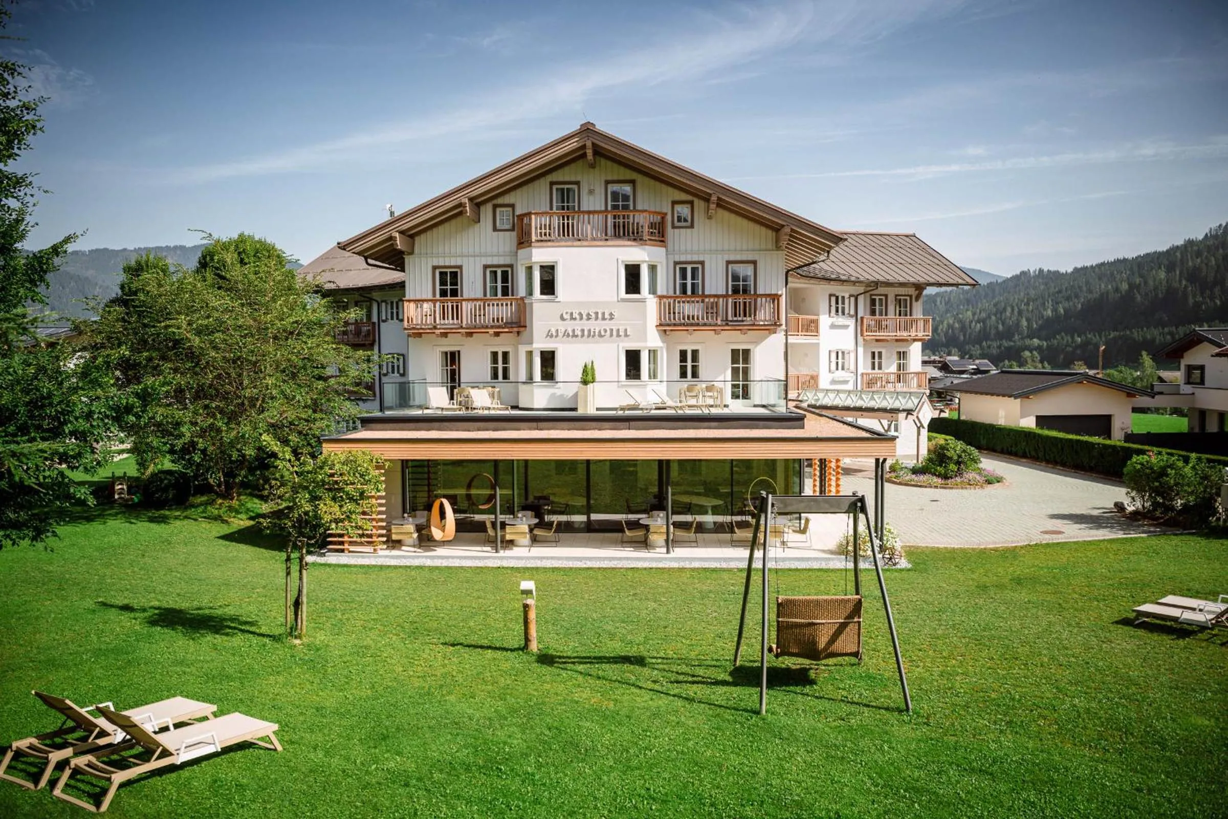 Crystls Aparthotel