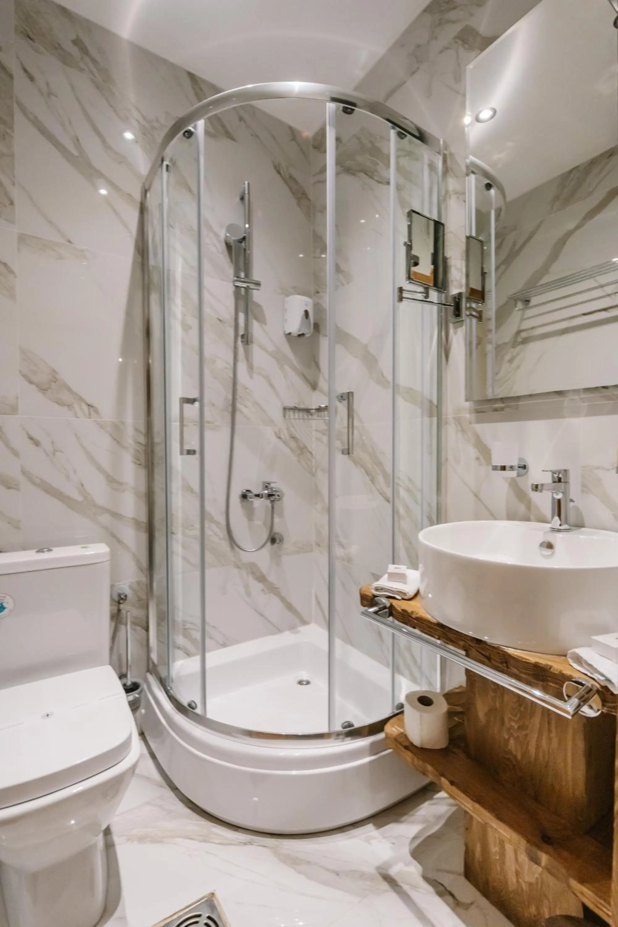 Shower in Hotel Porto Tara