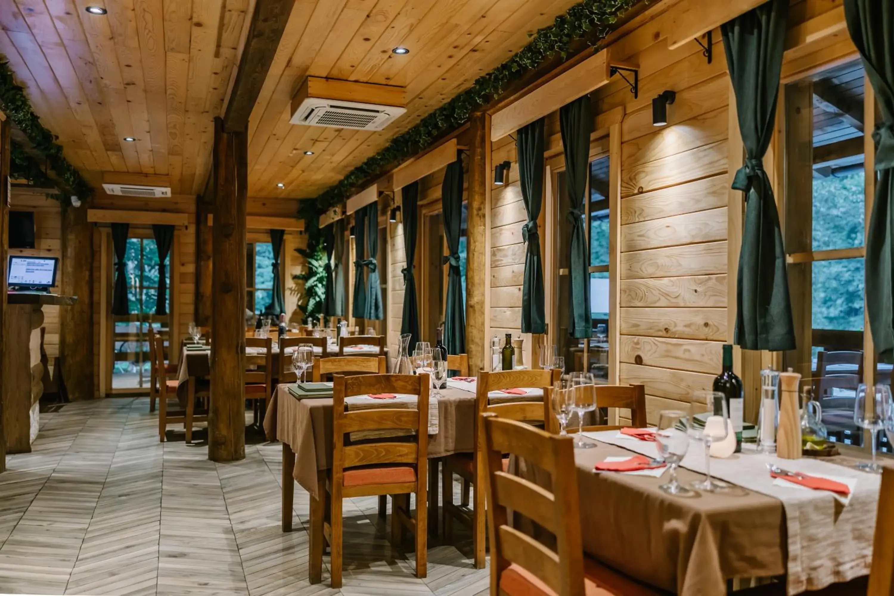 Restaurant/places to eat in Hotel Porto Tara Restaurant/places to eat in Hotel Porto Tara