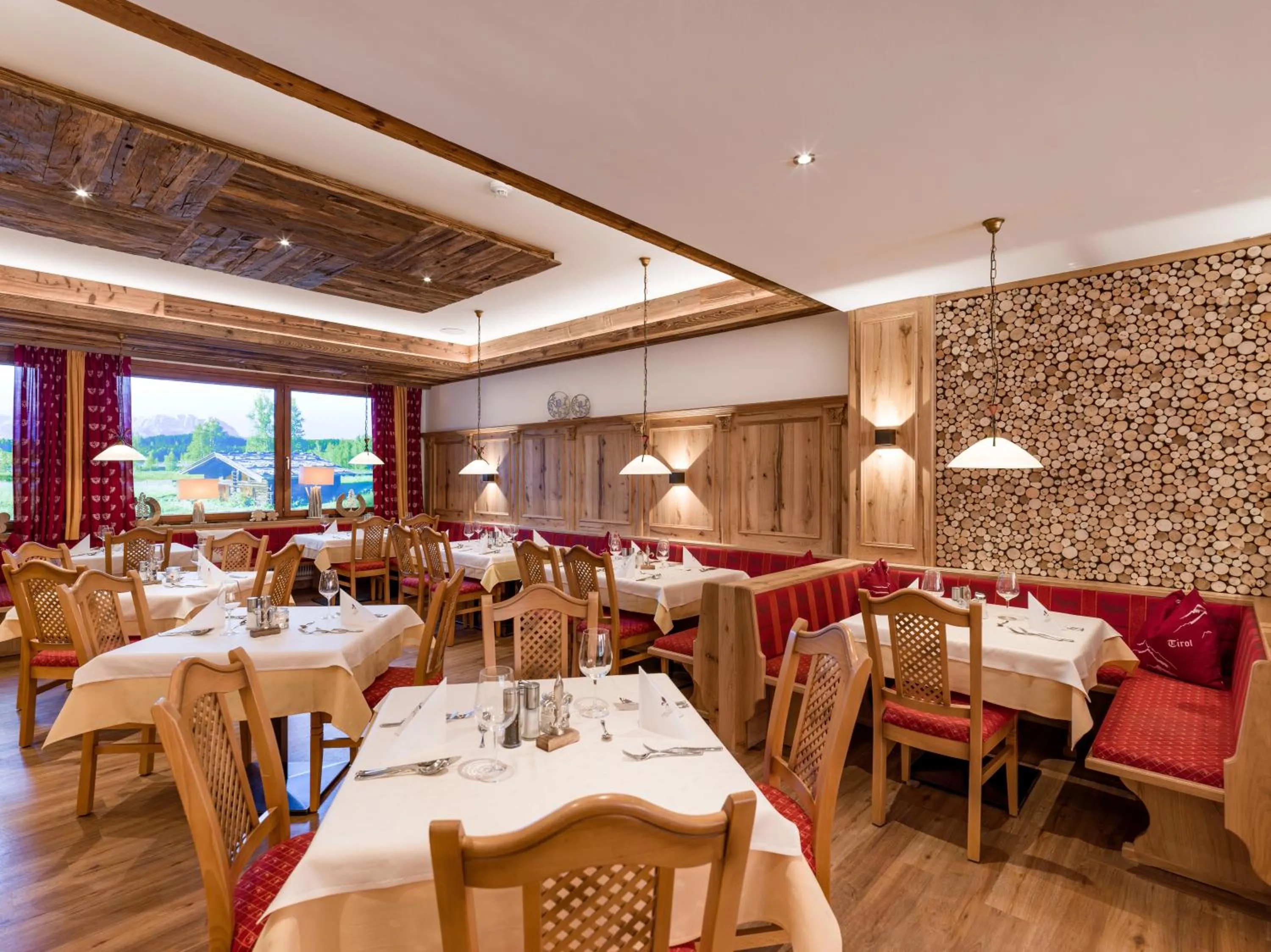 Restaurant/places to eat in Sporthotel Tirolerhof