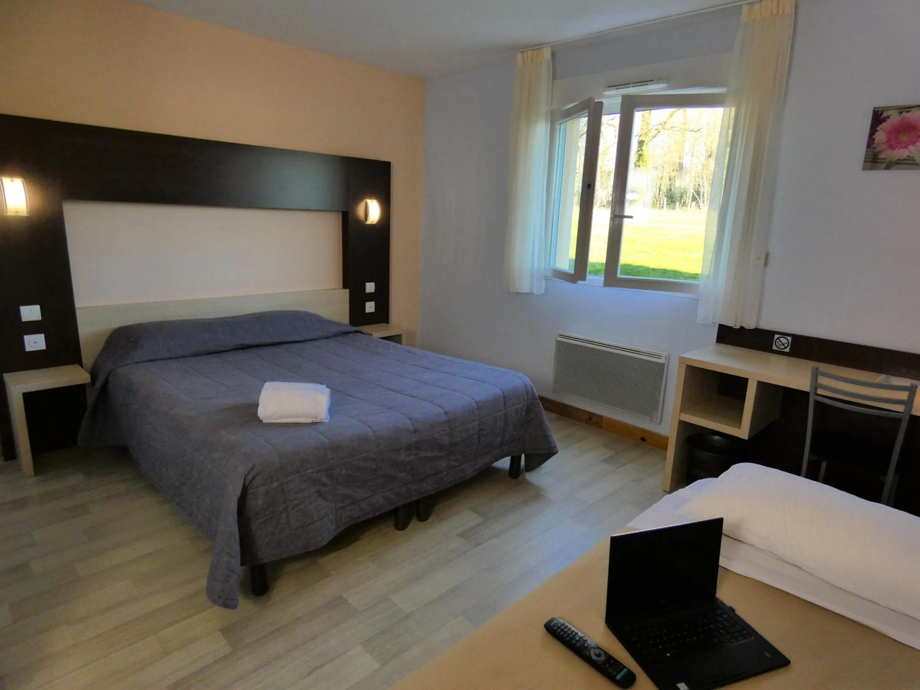 Family, Bed in Hôtel Azur Saint Junien Cit'Hotel