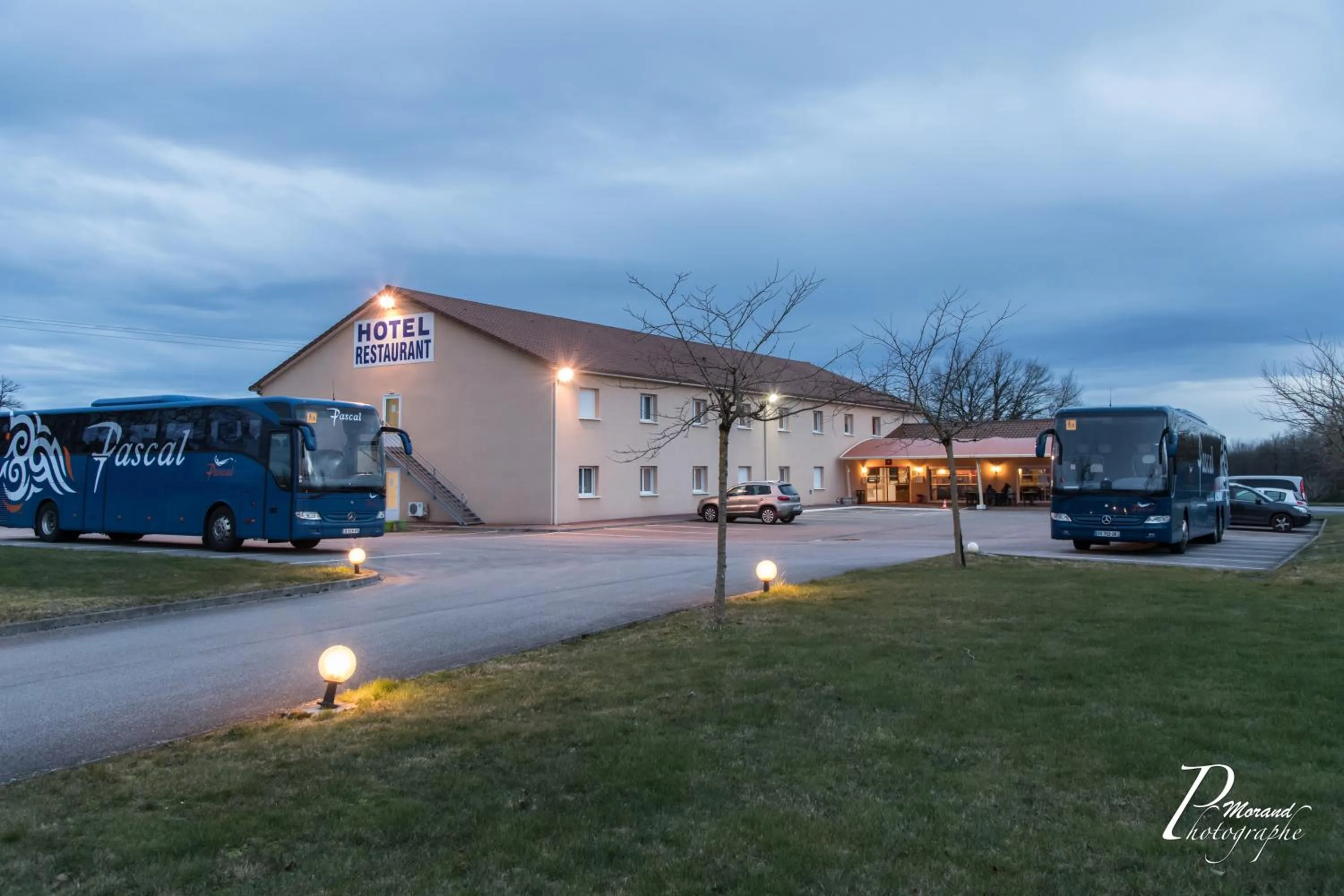 Property building in Hôtel Azur Saint Junien Cit'Hotel