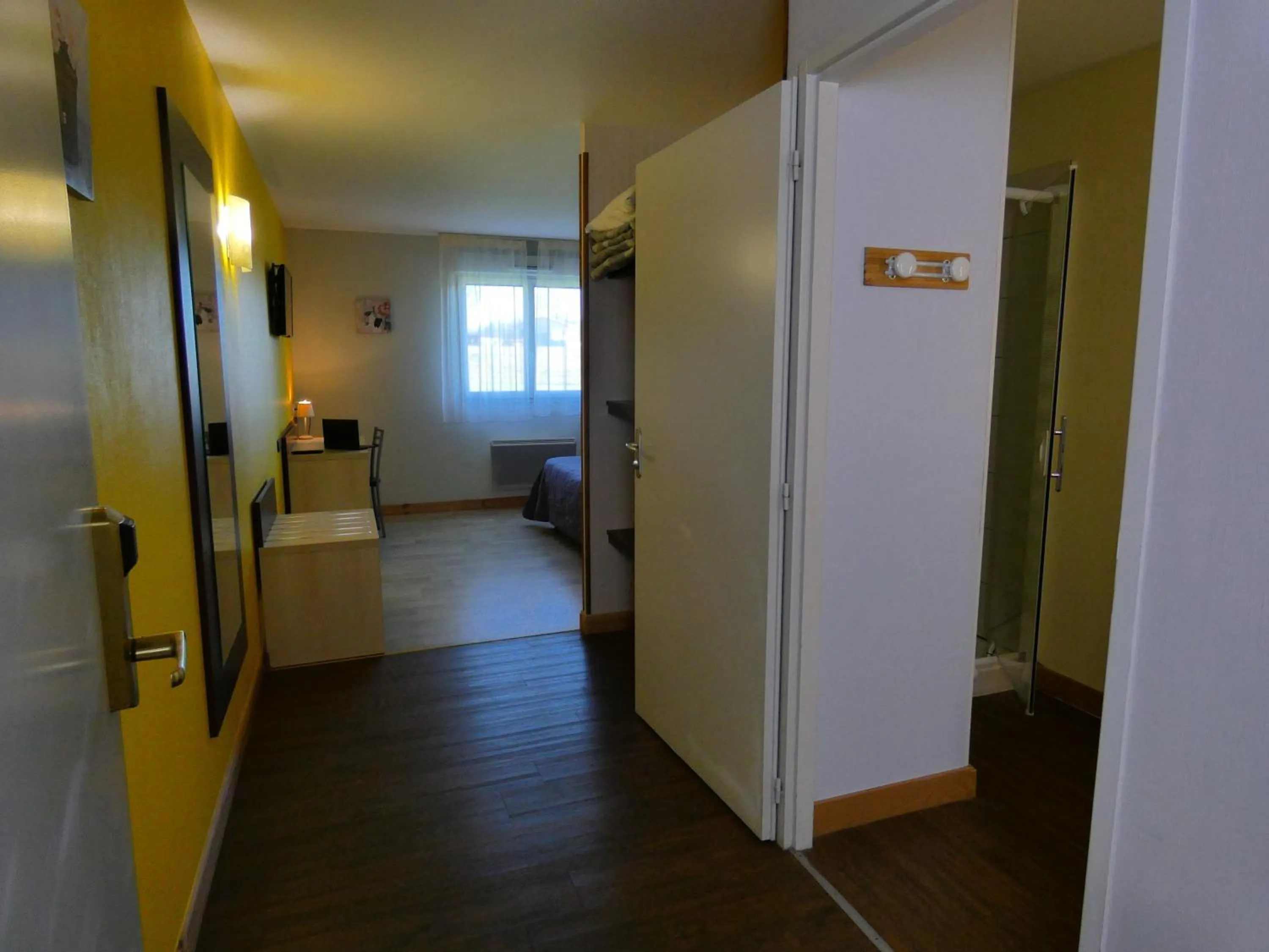 Bathroom in Hôtel Azur Saint Junien Cit'Hotel