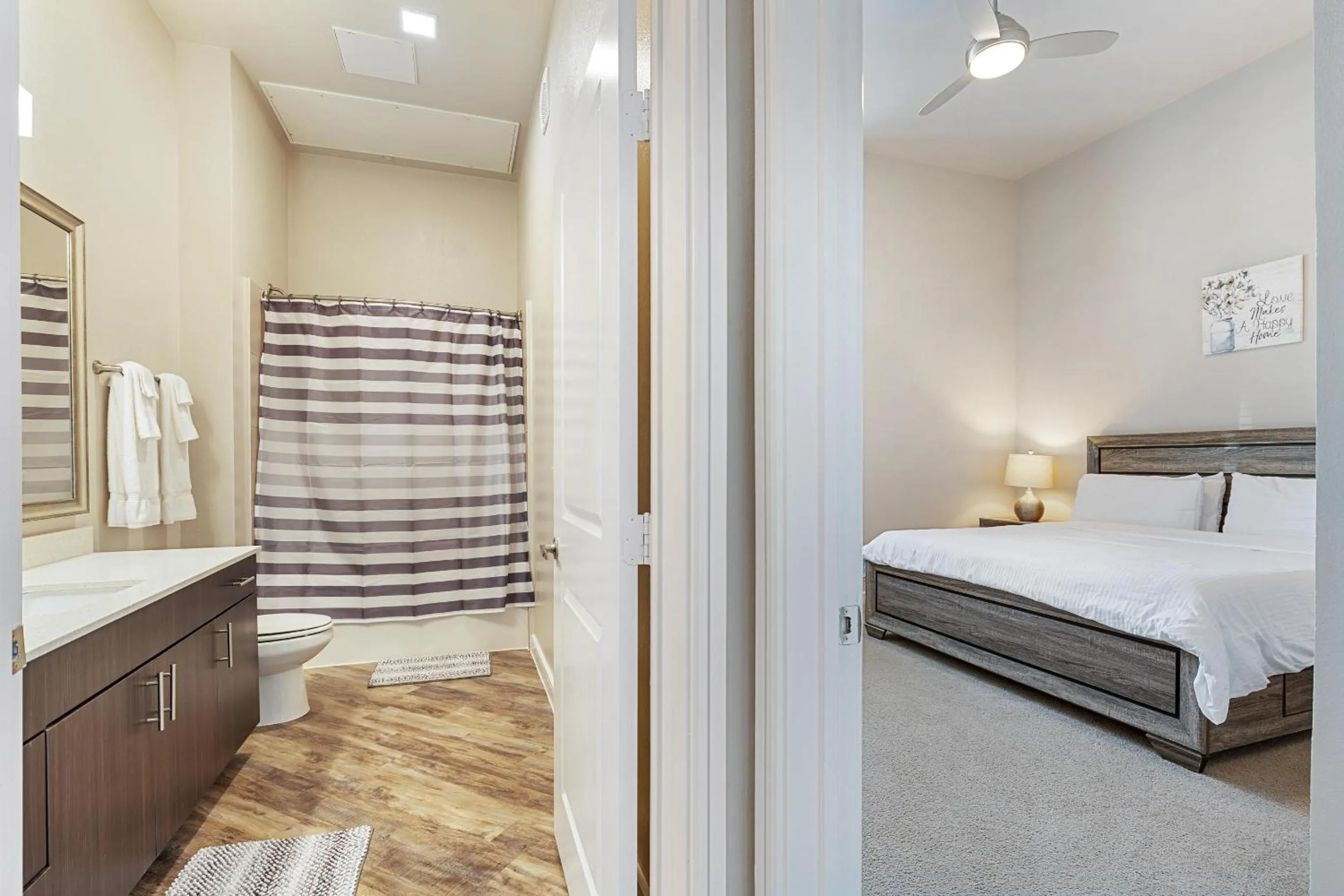Bathroom, Bed in StayOvr at Galatyn Park