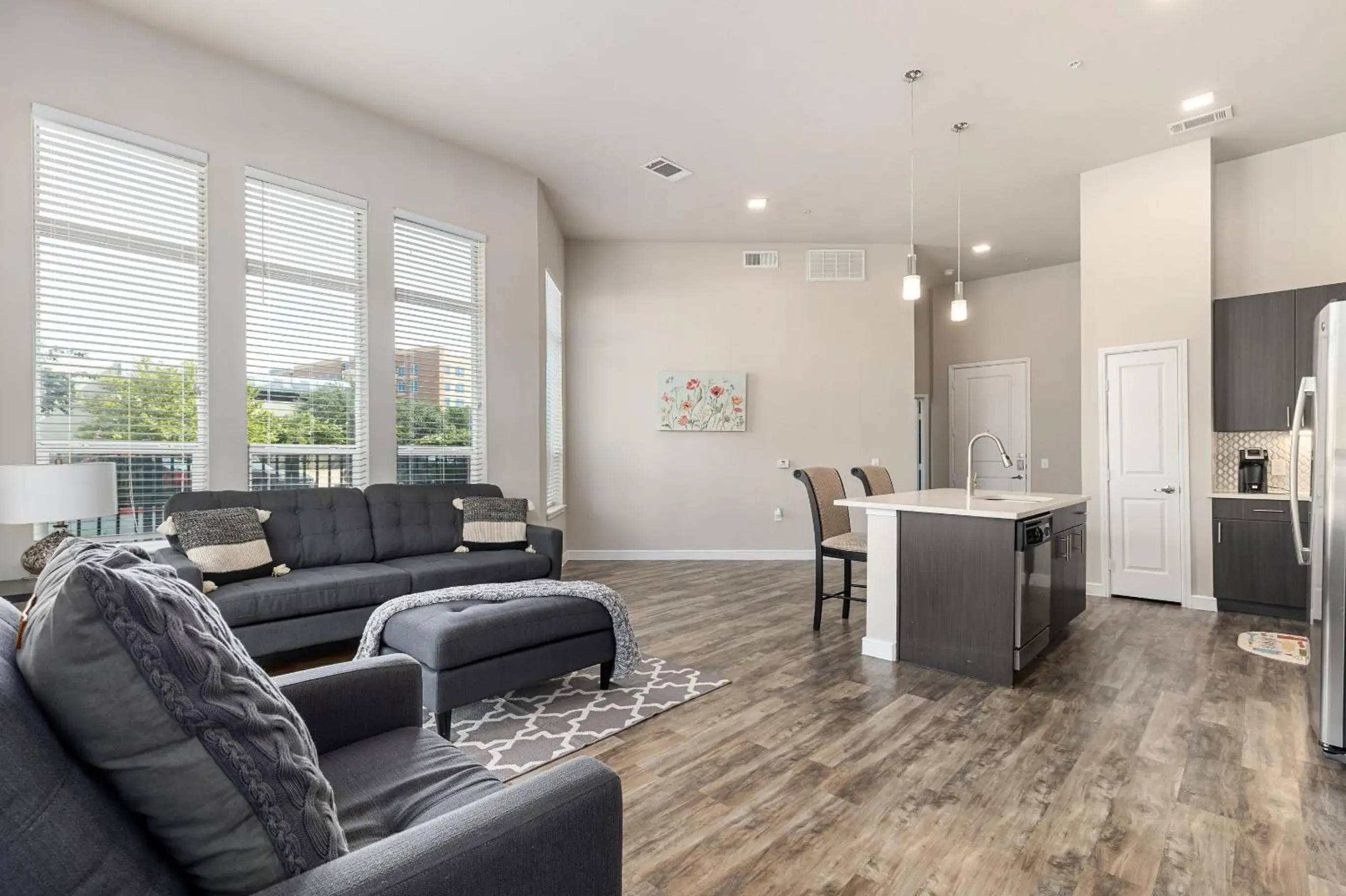 Two-Bedroom Apartment in StayOvr at Galatyn Park Two-Bedroom Apartment in StayOvr at Galatyn Park