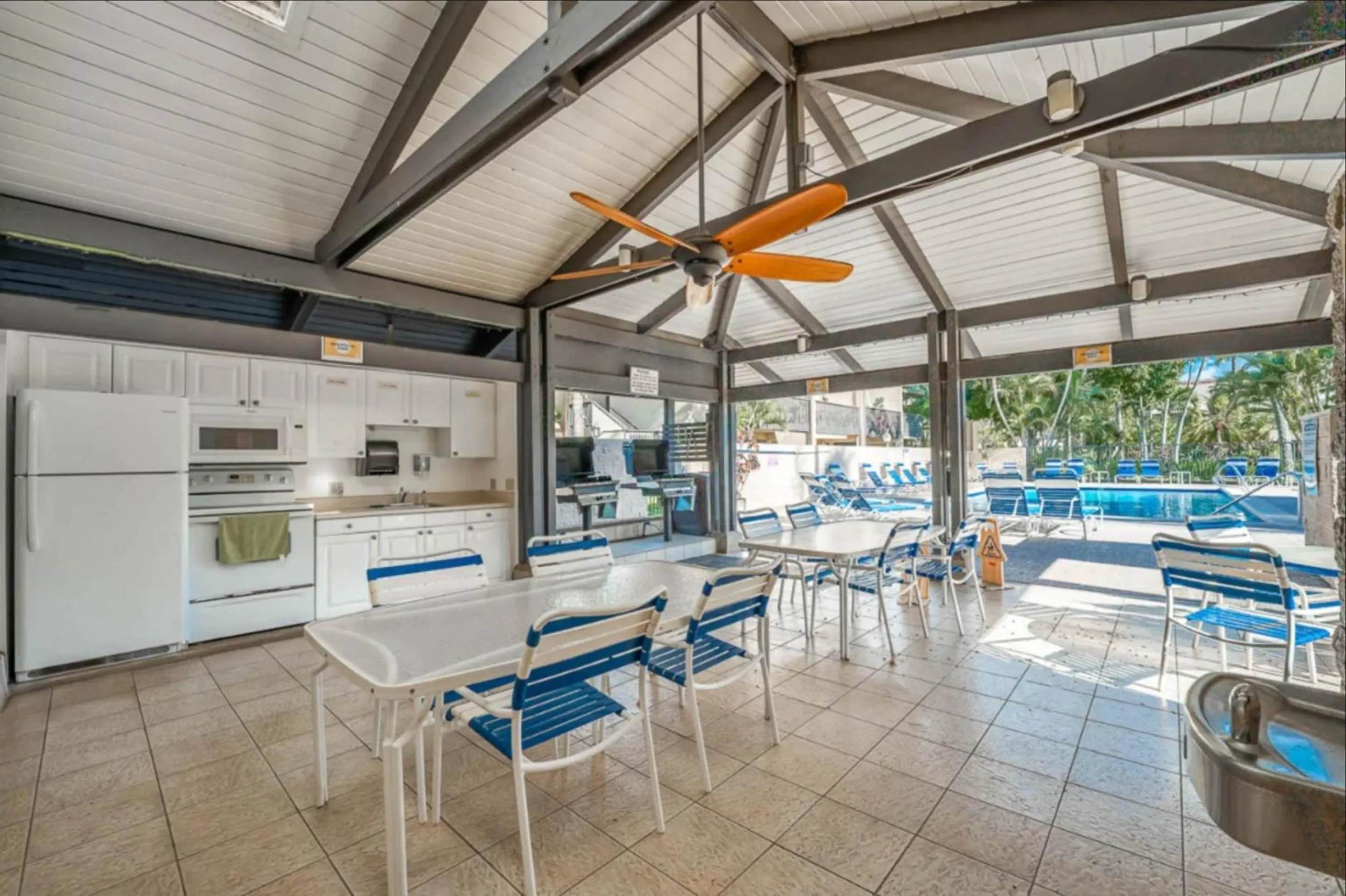 Property building in Kihei Garden Estates G-102