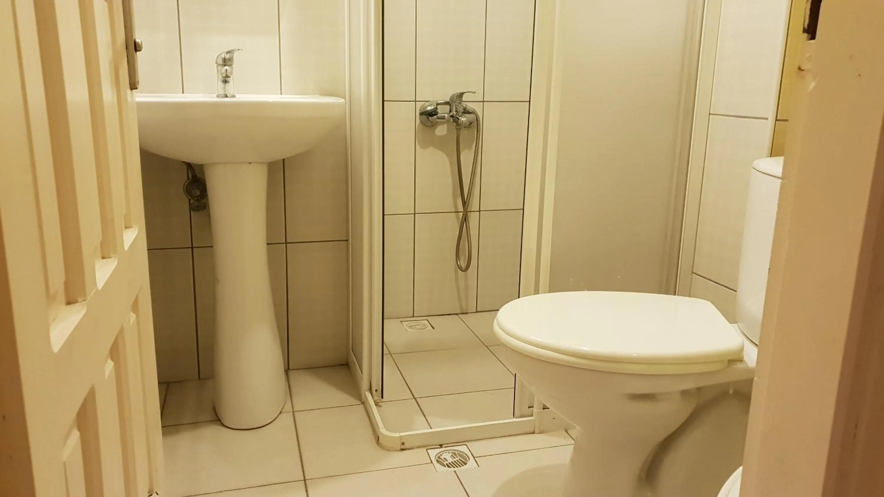 Shower in İSABELLA APART OTEL