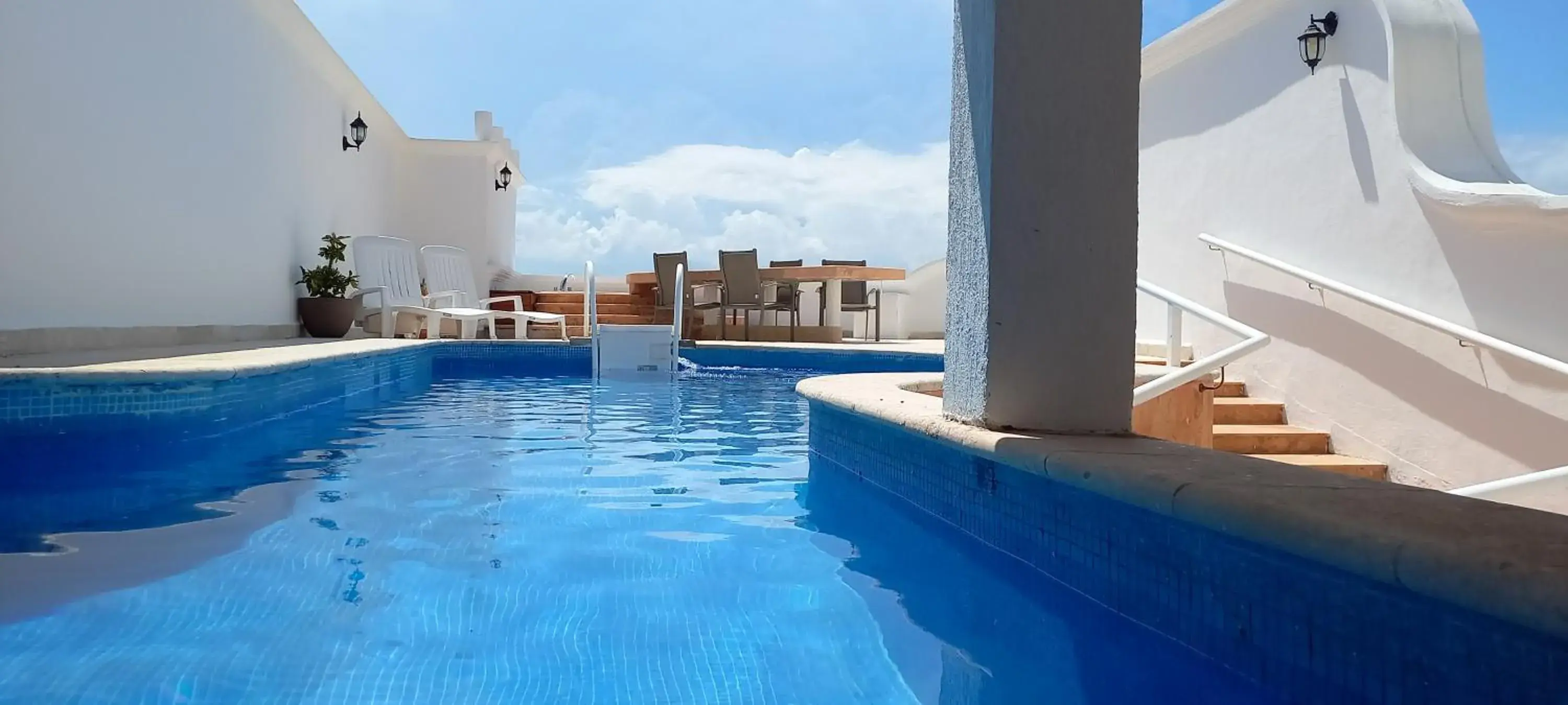 Swimming pool in Hotel y Museo Casa Turquesa Swimming pool in Hotel y Museo Casa Turquesa