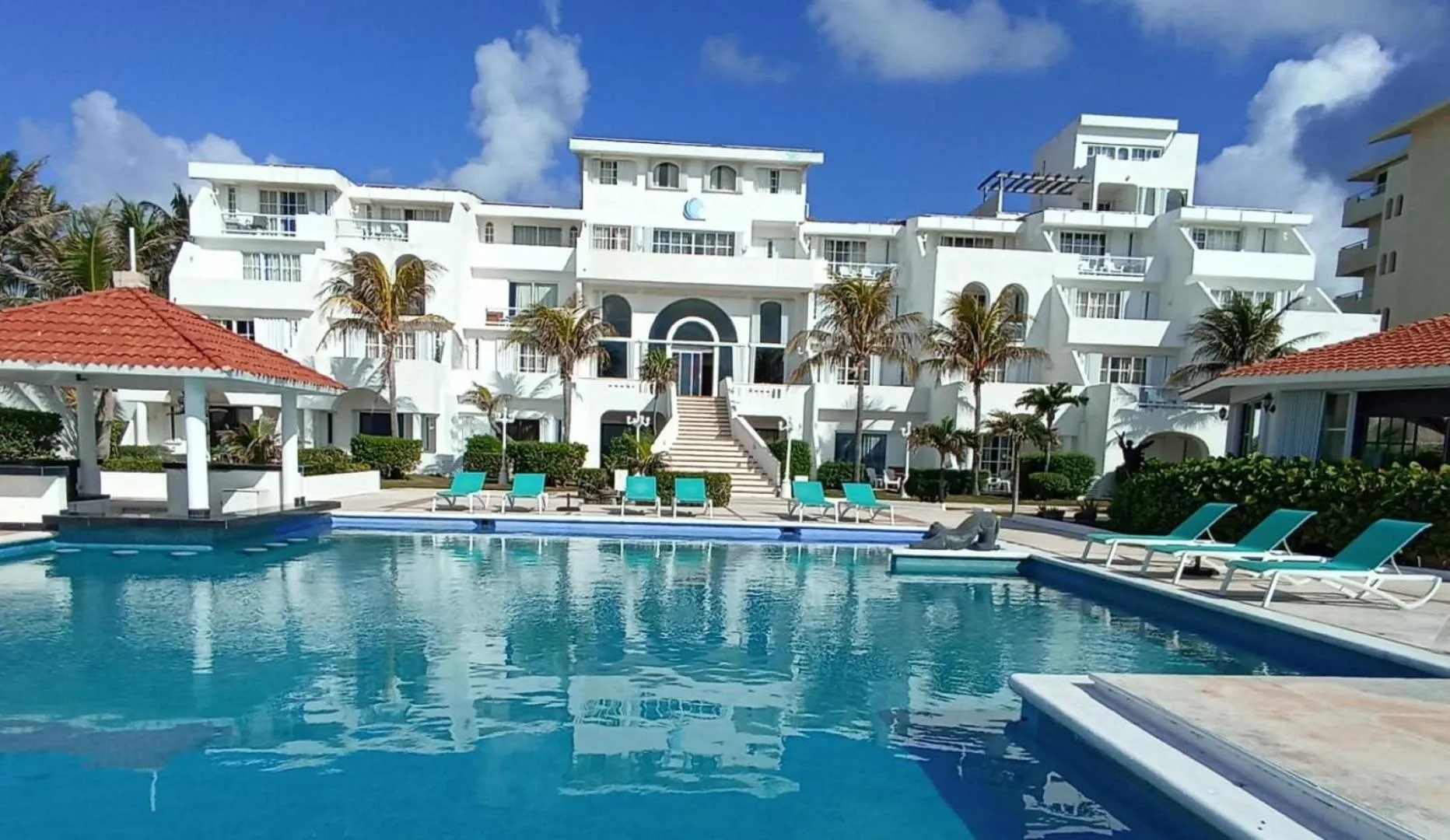 Property building in Hotel & Museo Casa Turquesa