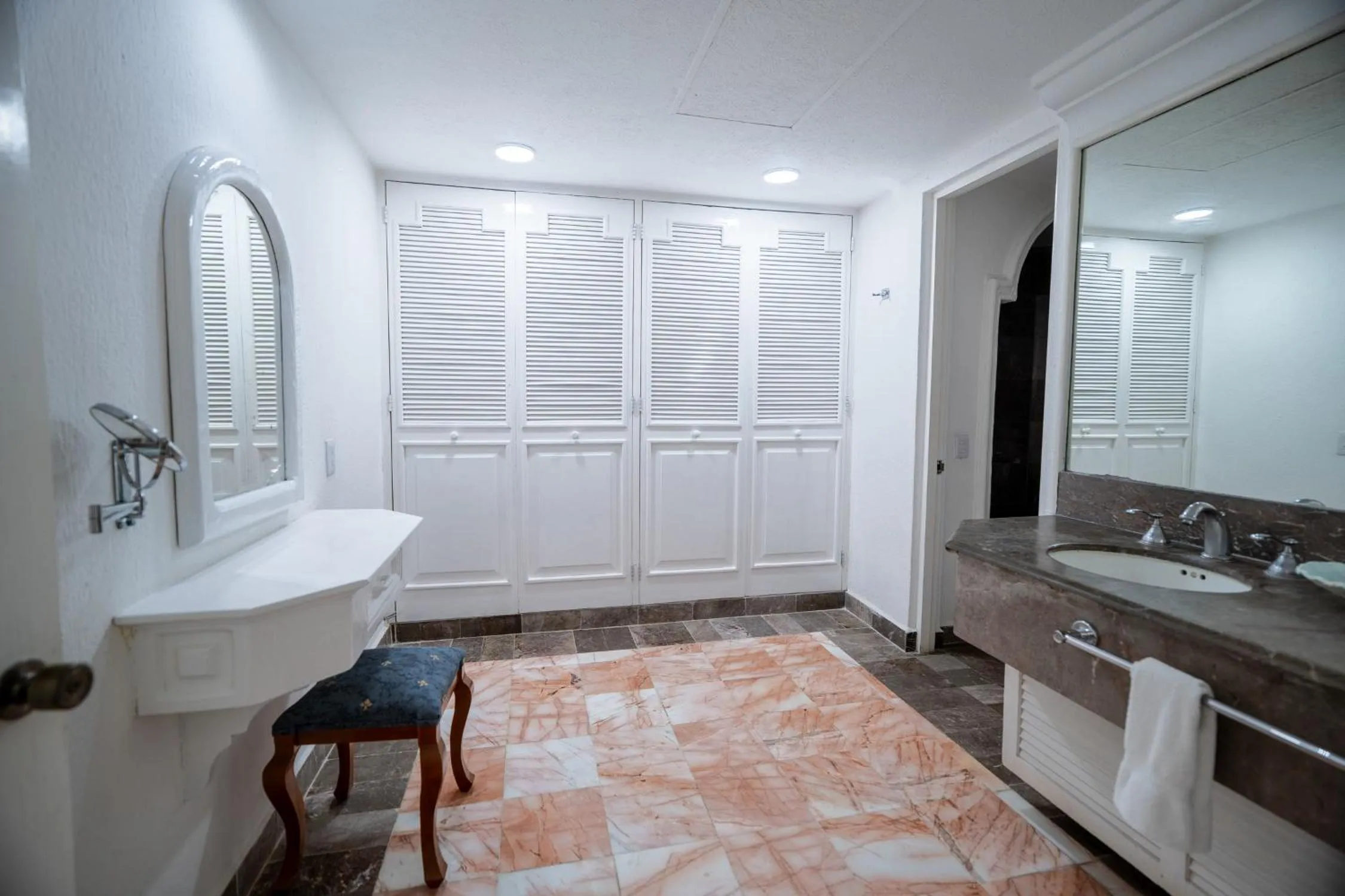 Bathroom in Hotel y Museo Casa Turquesa