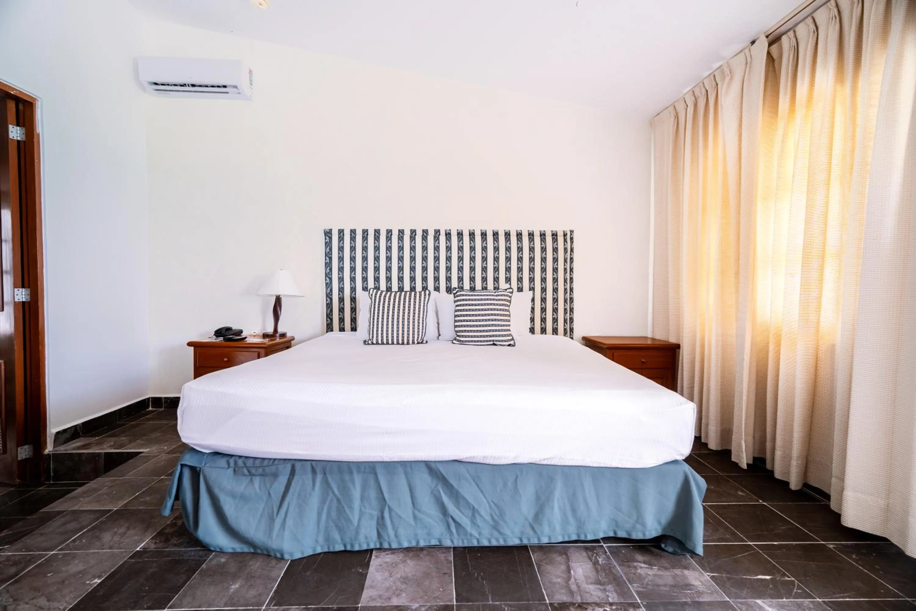 Bedroom, Bed in Hotel y Museo Casa Turquesa