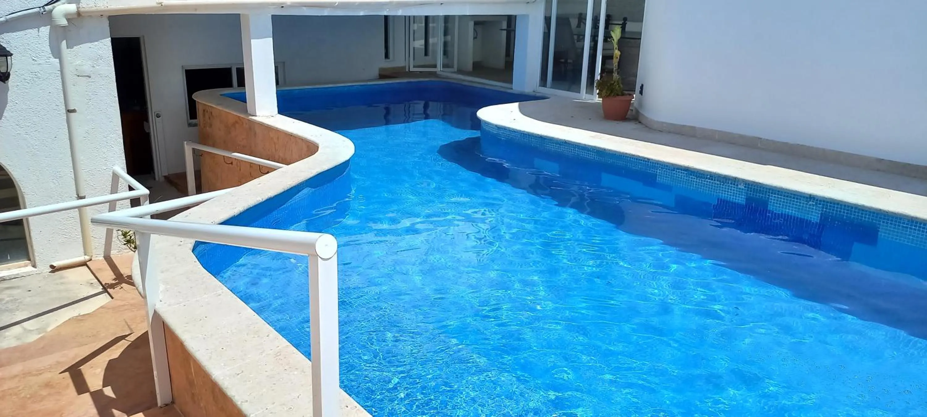 Swimming pool in Hotel & Museo Casa Turquesa