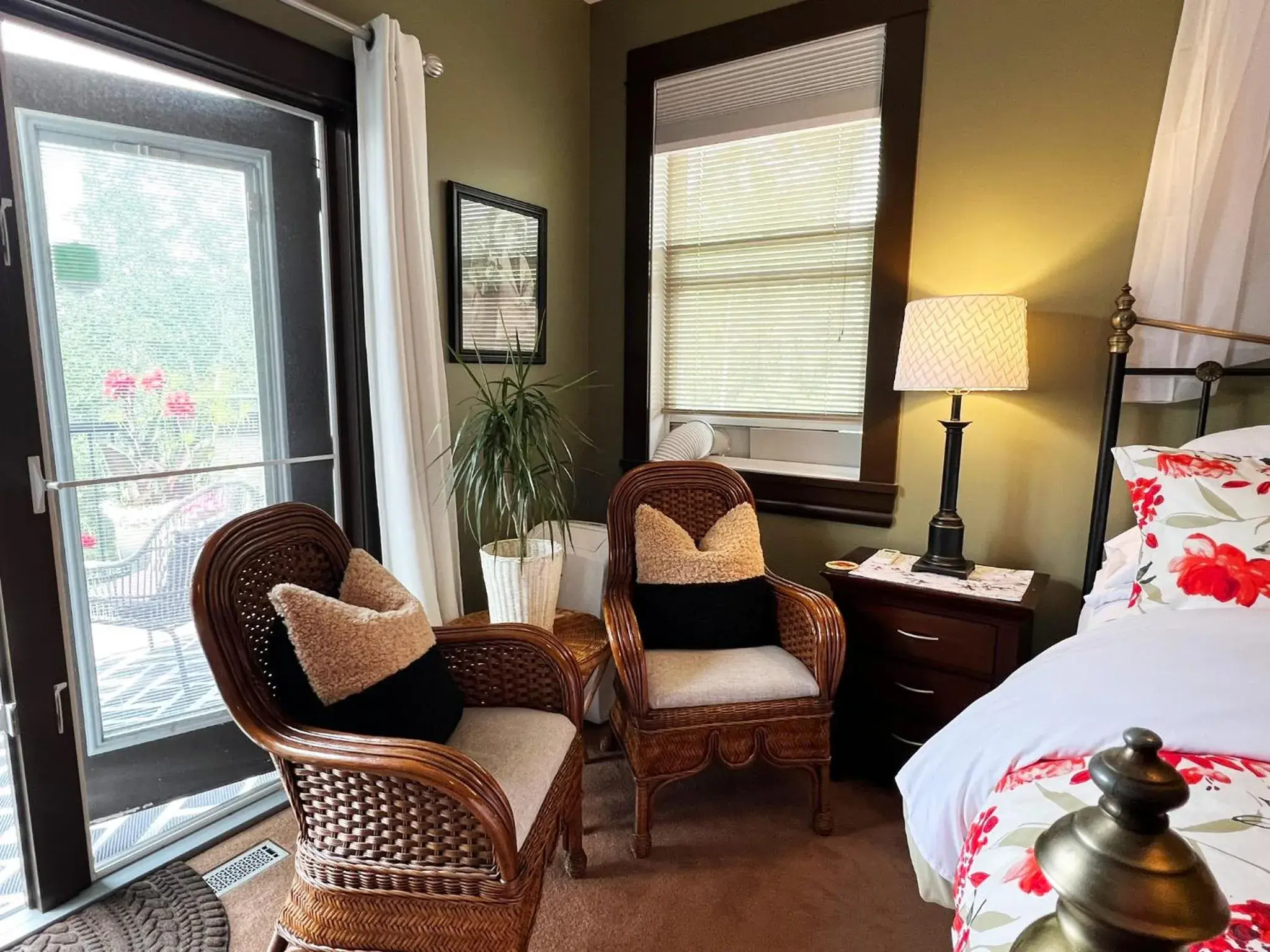 Deluxe Suite with Spa Bath in Wolf Creek Bed and Breakfast Deluxe Suite with Spa Bath in Wolf Creek Bed and Breakfast