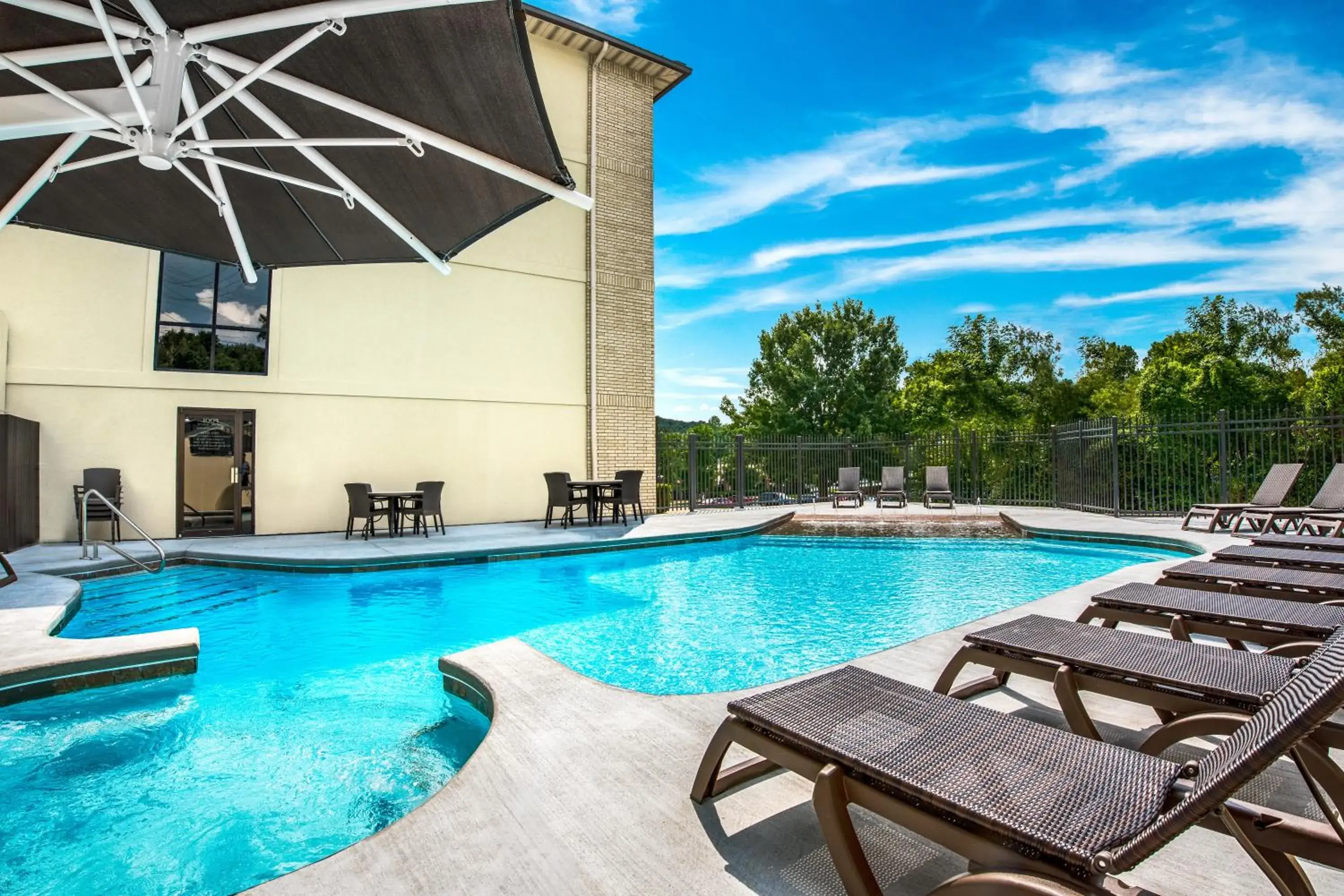 Swimming Pool in Grand Oaks Hotel