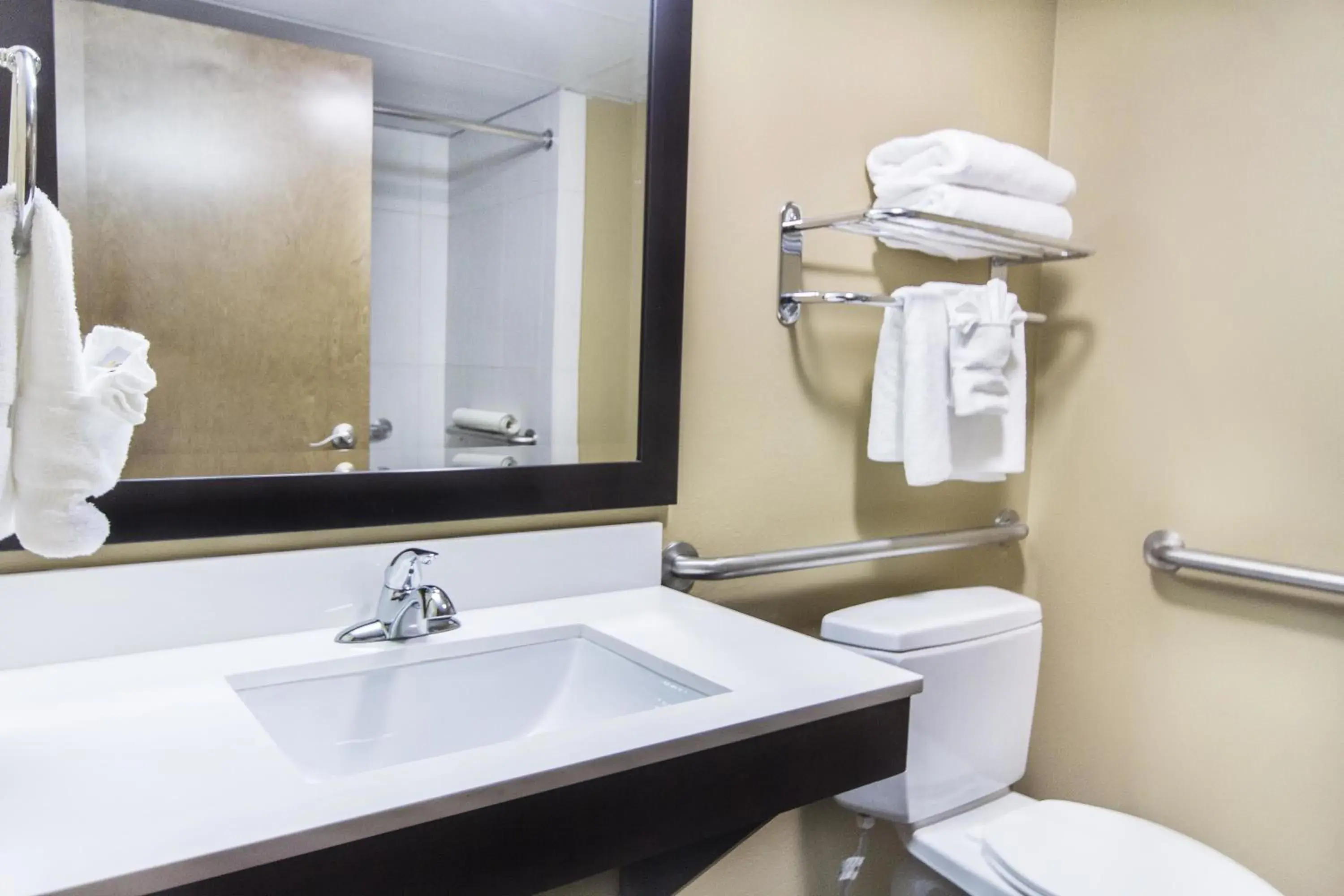 Bathroom in Grand Oaks Hotel