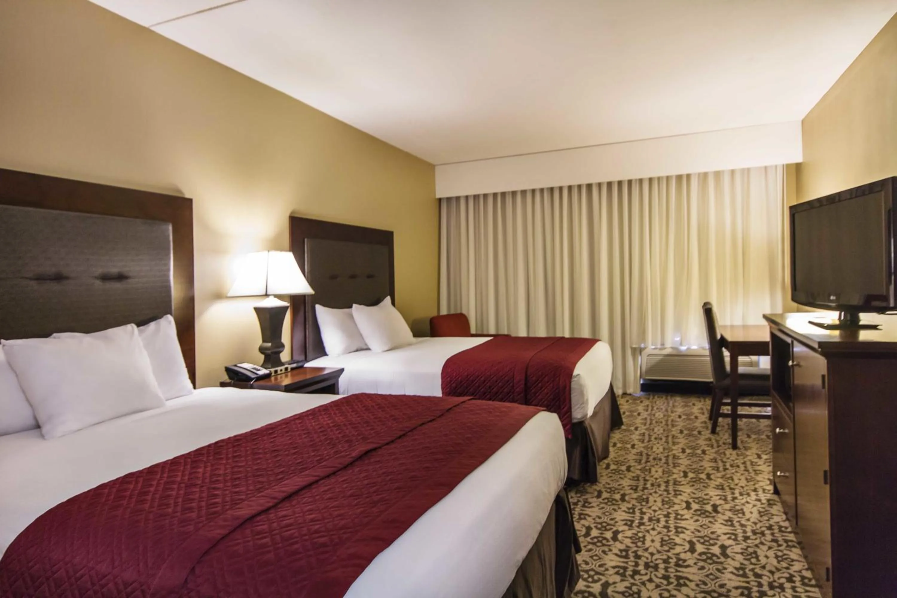 Bedroom, Bed in Grand Oaks Hotel