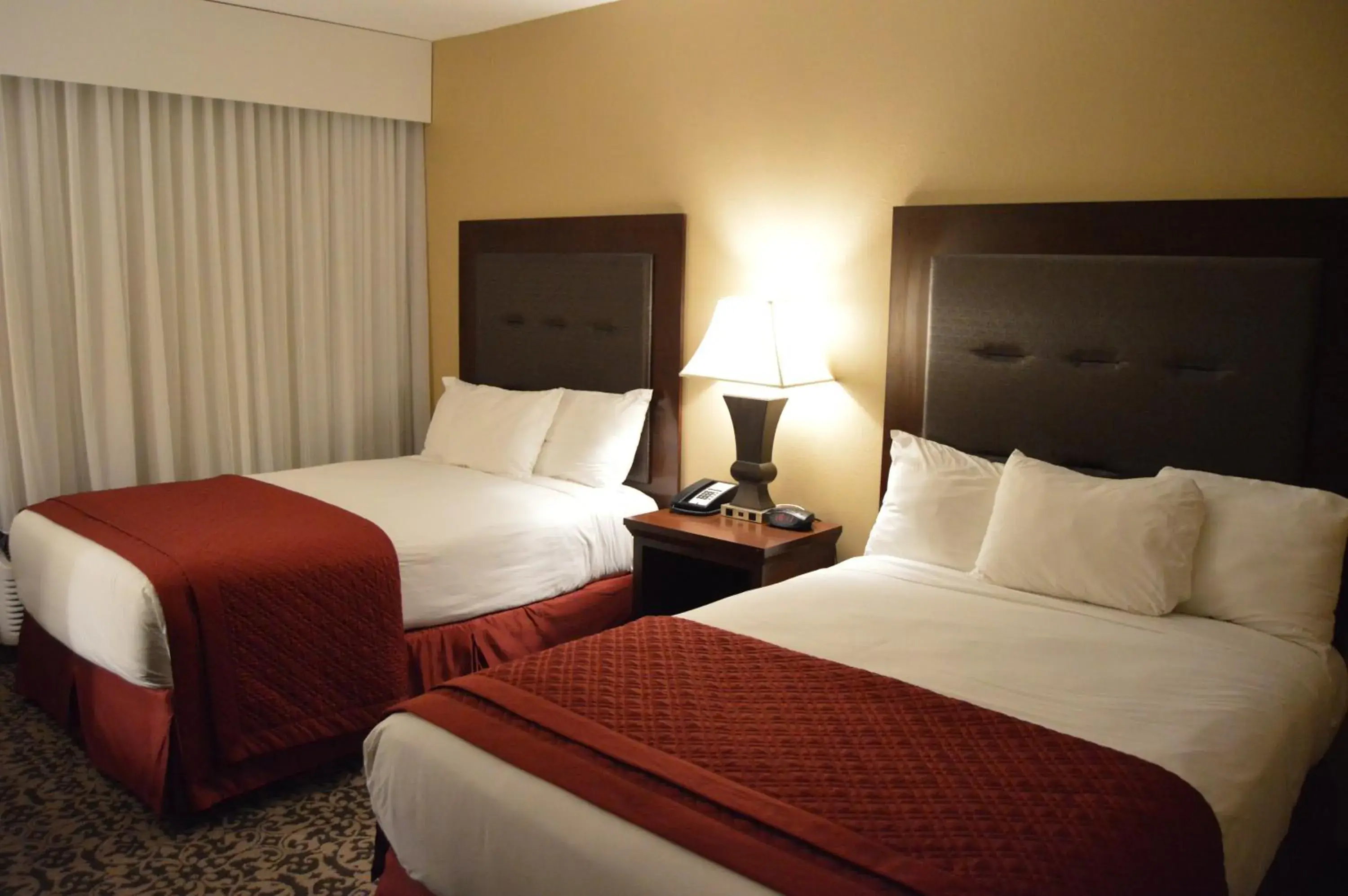 Business facilities, Bed in Grand Oaks Hotel
