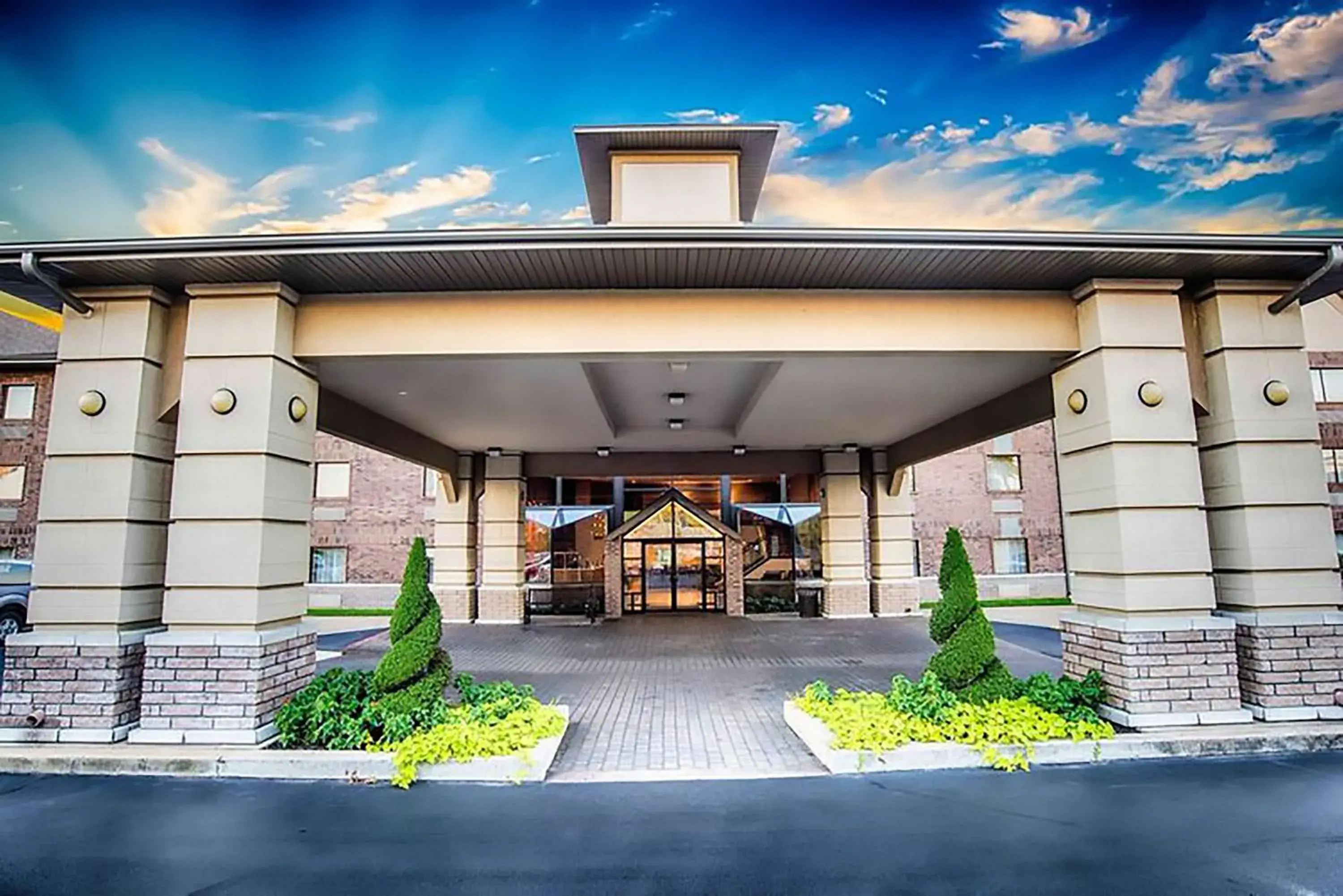 Facade/entrance in Grand Oaks Hotel