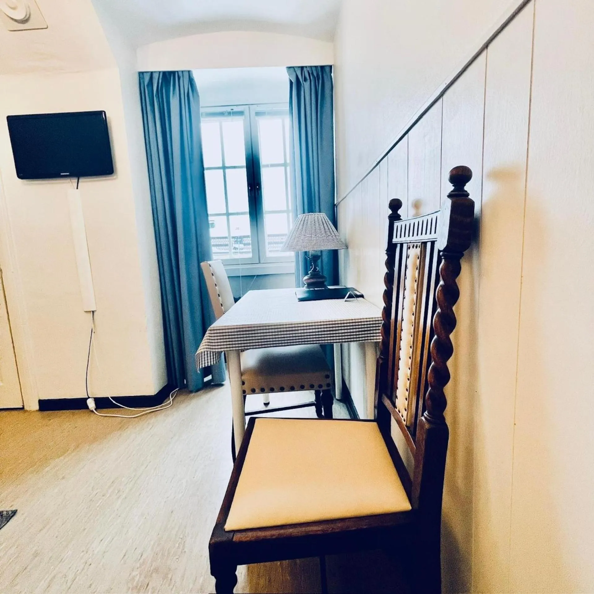 Single Room with City View - Shared Bathroom in Senate Hotel