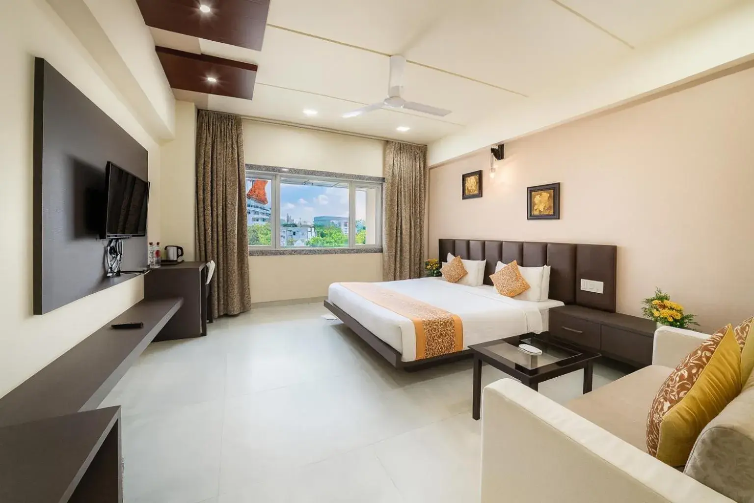 Communal lounge/ TV room, Bed in The Sky Imperial- Hotel Gopal Darshan Communal lounge/ TV room, Bed in The Sky Imperial- Hotel Gopal Darshan