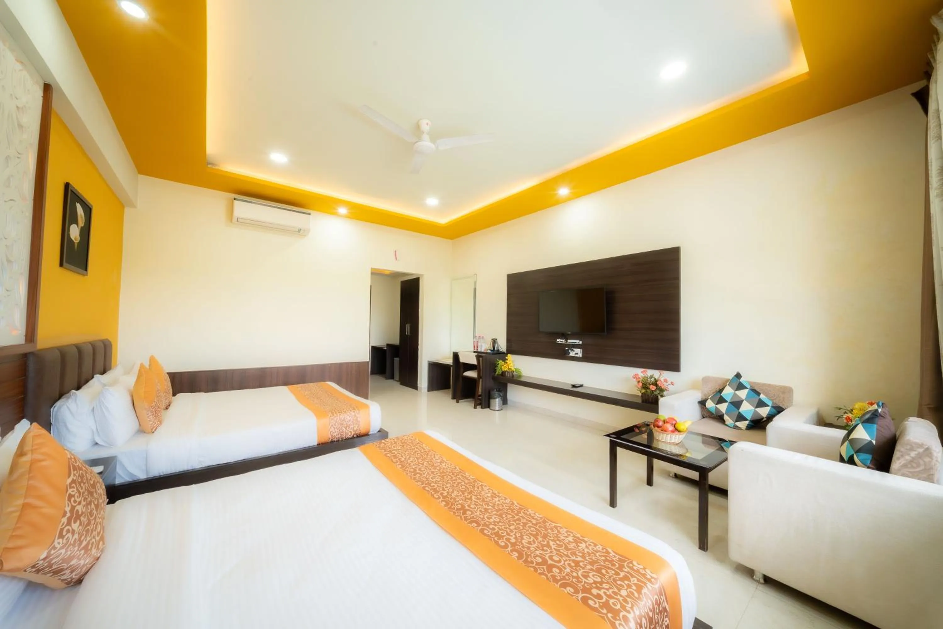 Communal lounge/ TV room, Bed in The Sky Imperial- Hotel Gopal Darshan