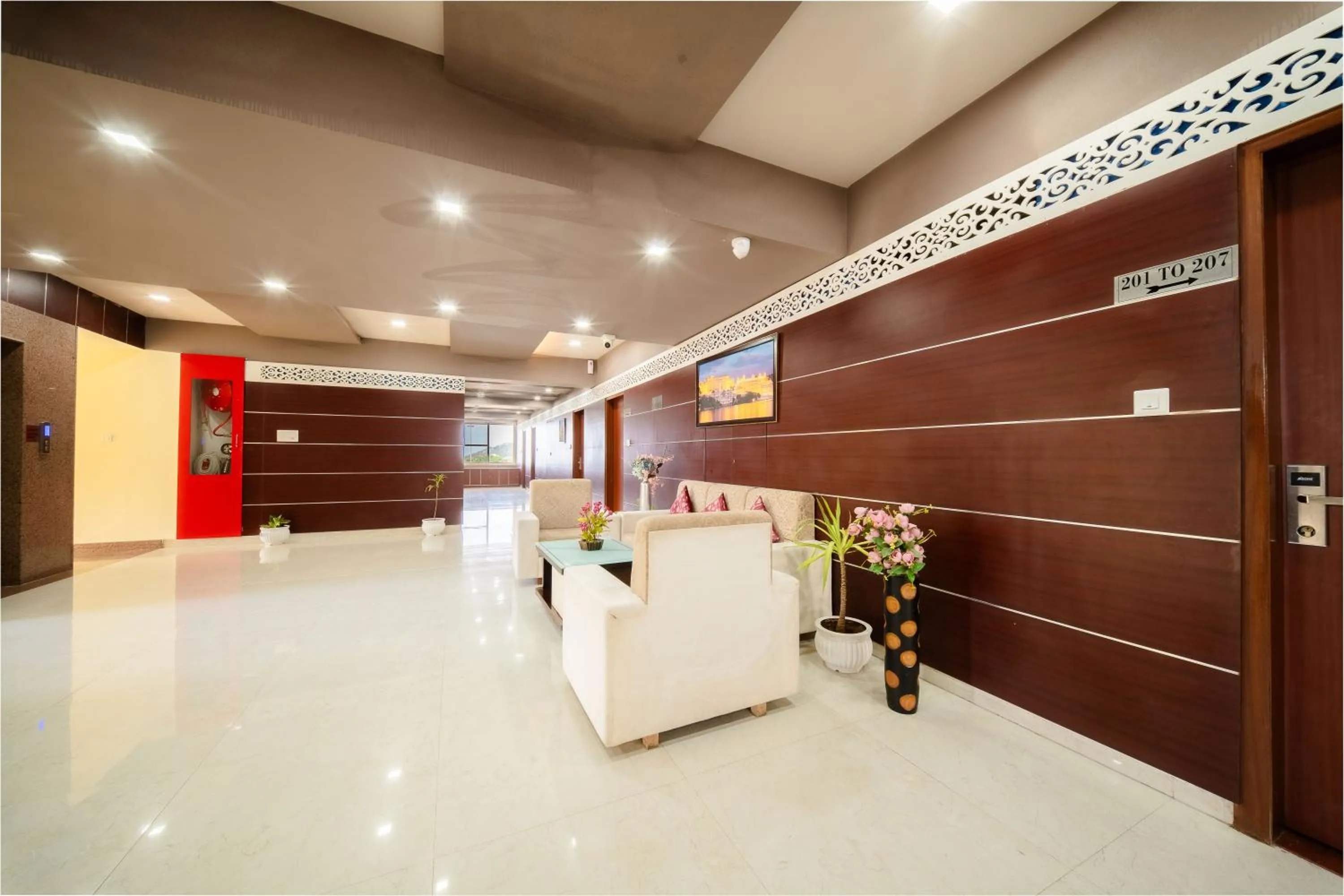 The Sky Imperial- Hotel Gopal Darshan