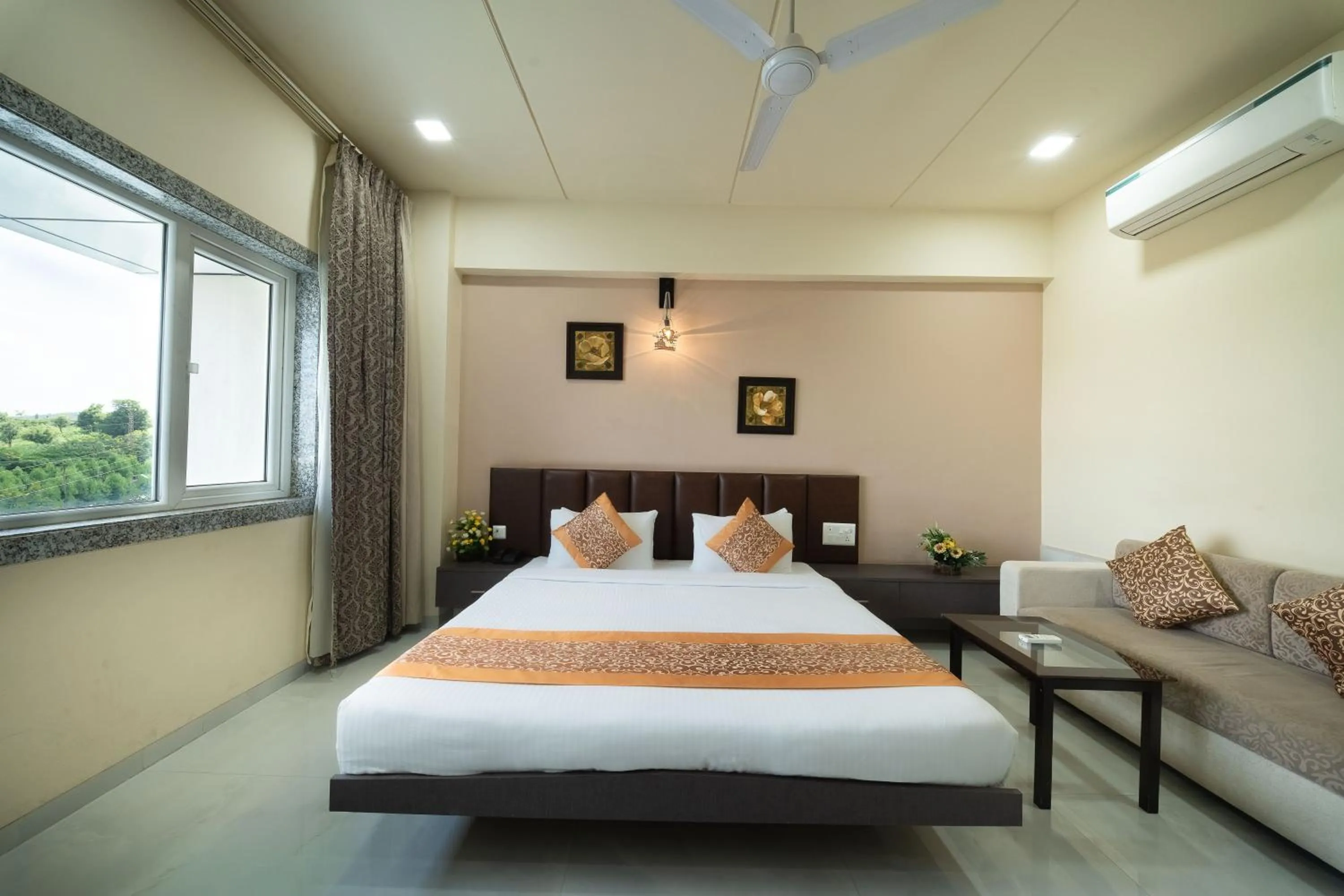 Bed in The Sky Imperial- Hotel Gopal Darshan