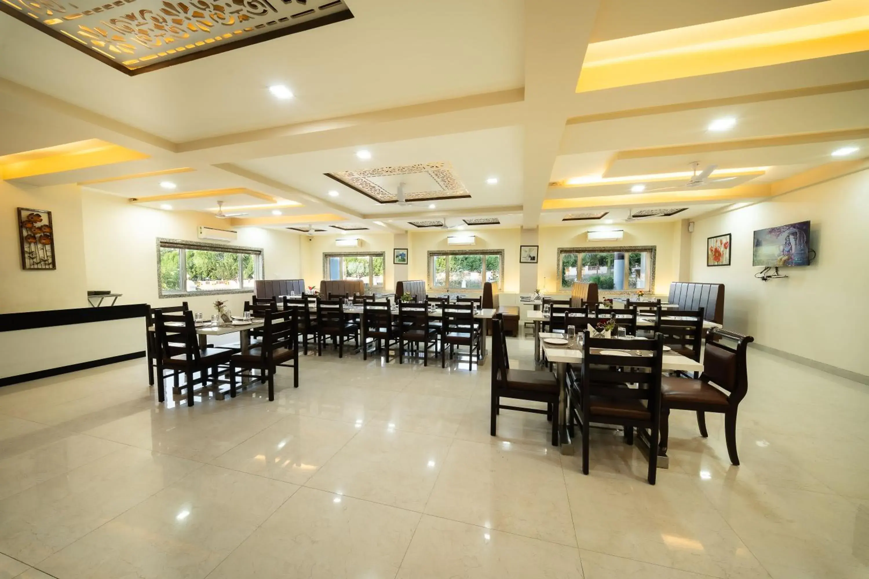 Restaurant/places to eat in The Sky Imperial- Hotel Gopal Darshan Restaurant/places to eat in The Sky Imperial- Hotel Gopal Darshan