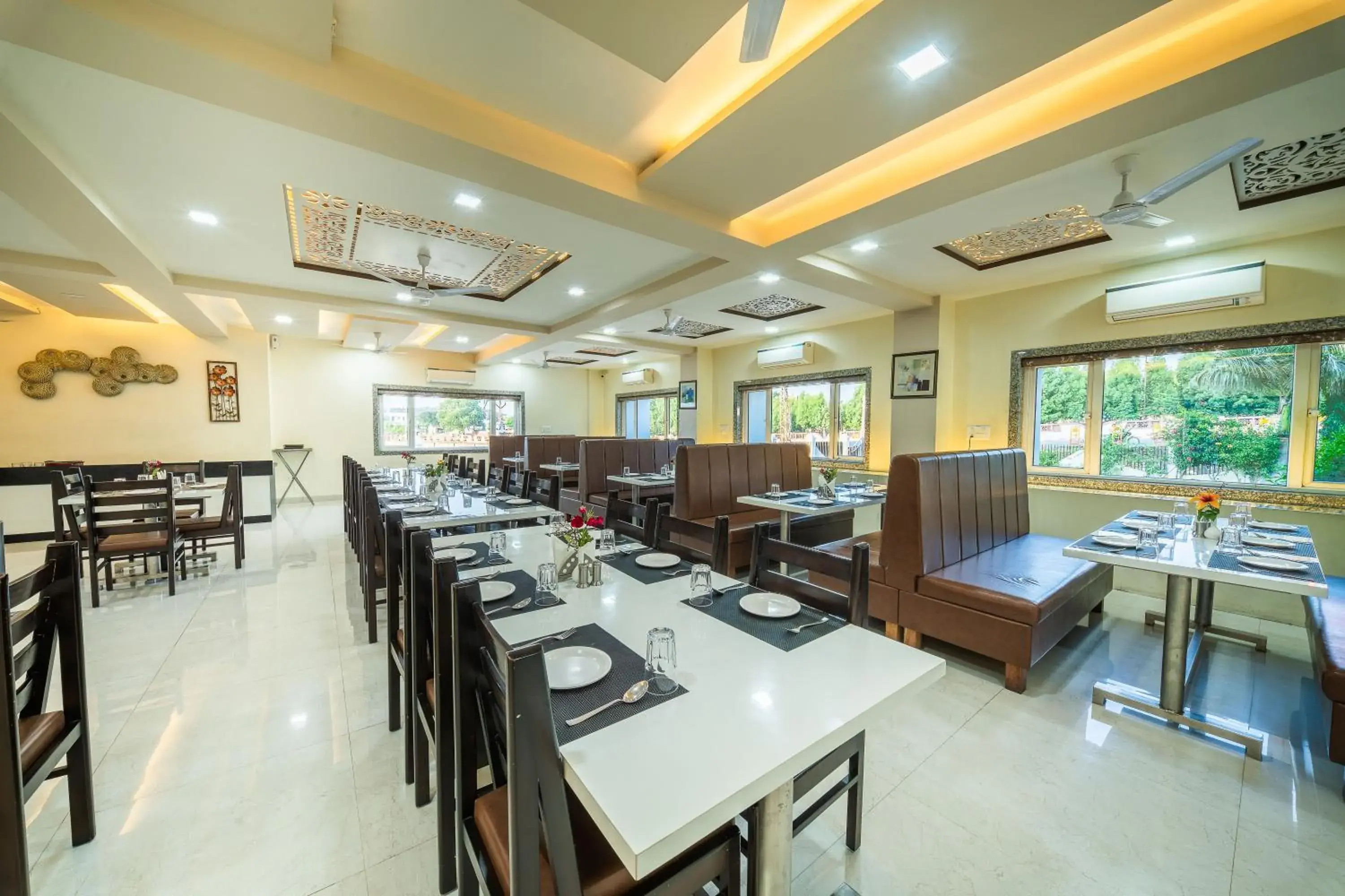 Restaurant/places to eat in The Sky Imperial- Hotel Gopal Darshan Restaurant/places to eat in The Sky Imperial- Hotel Gopal Darshan