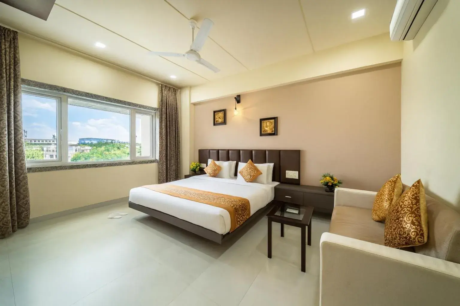 Living room, Bed in The Sky Imperial- Hotel Gopal Darshan Living room, Bed in The Sky Imperial- Hotel Gopal Darshan