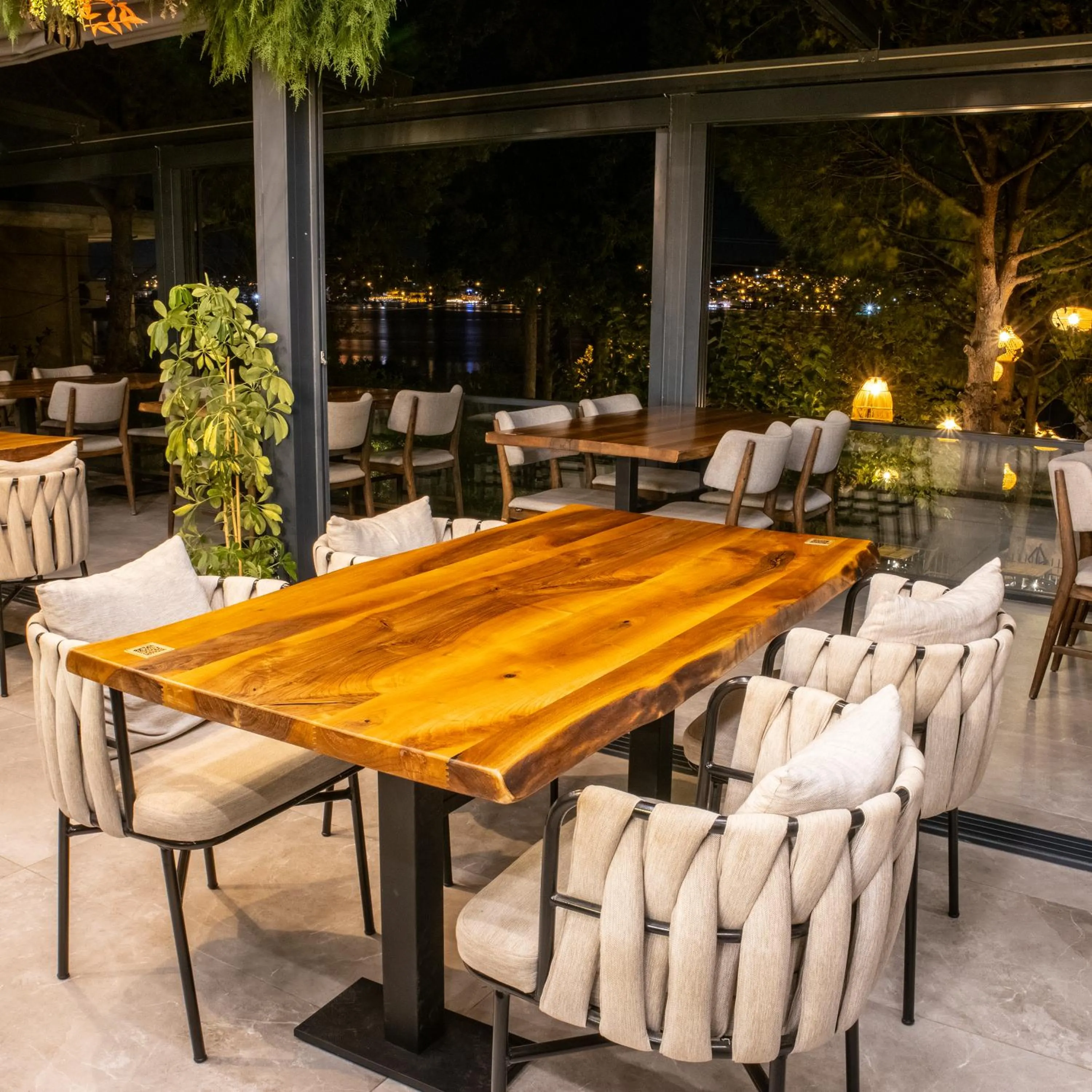 Restaurant/places to eat in CUNDA PİER OTEL