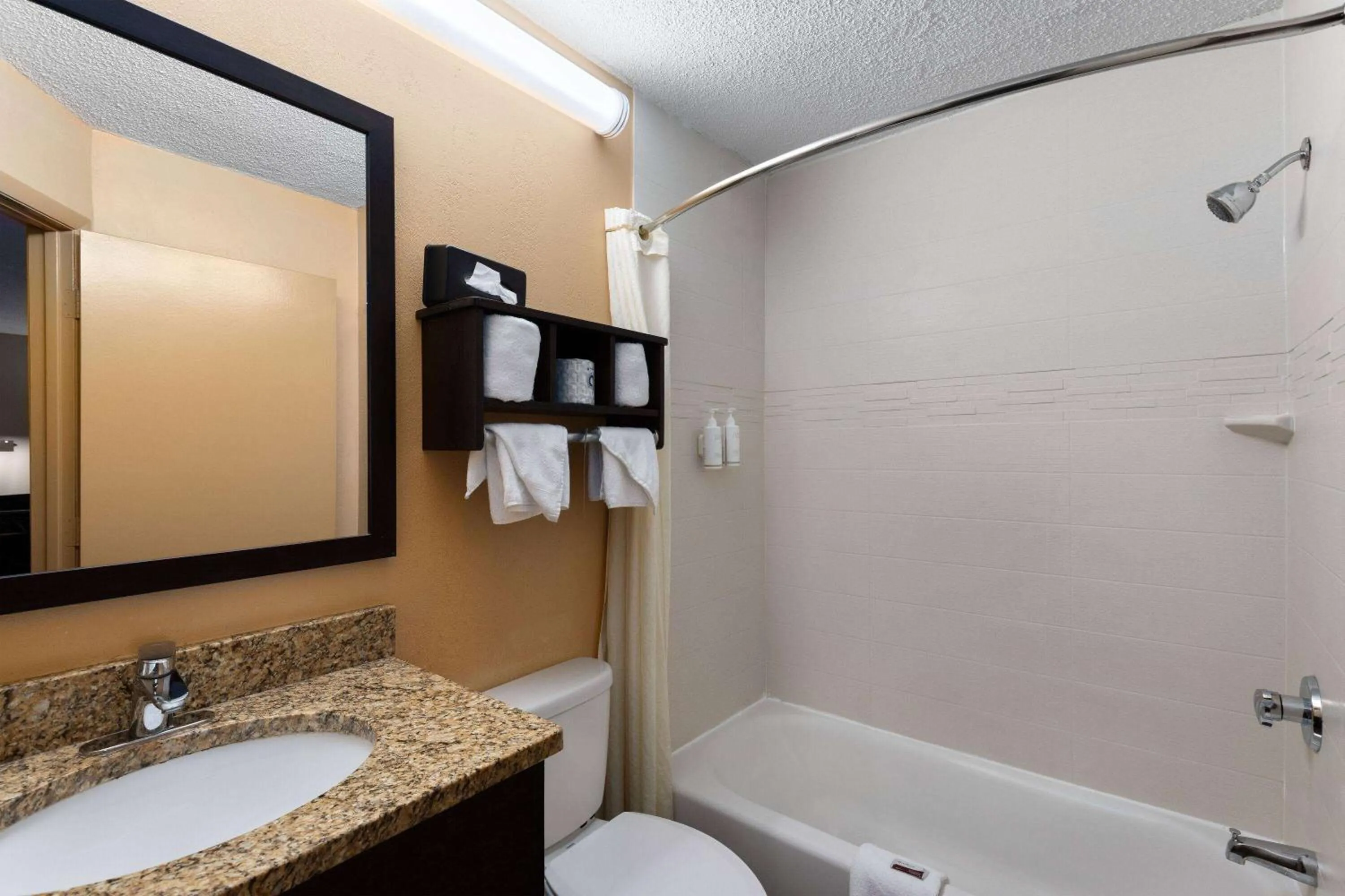 TV and multimedia in Super 8 by Wyndham Myrtle Beach/Market Common Area