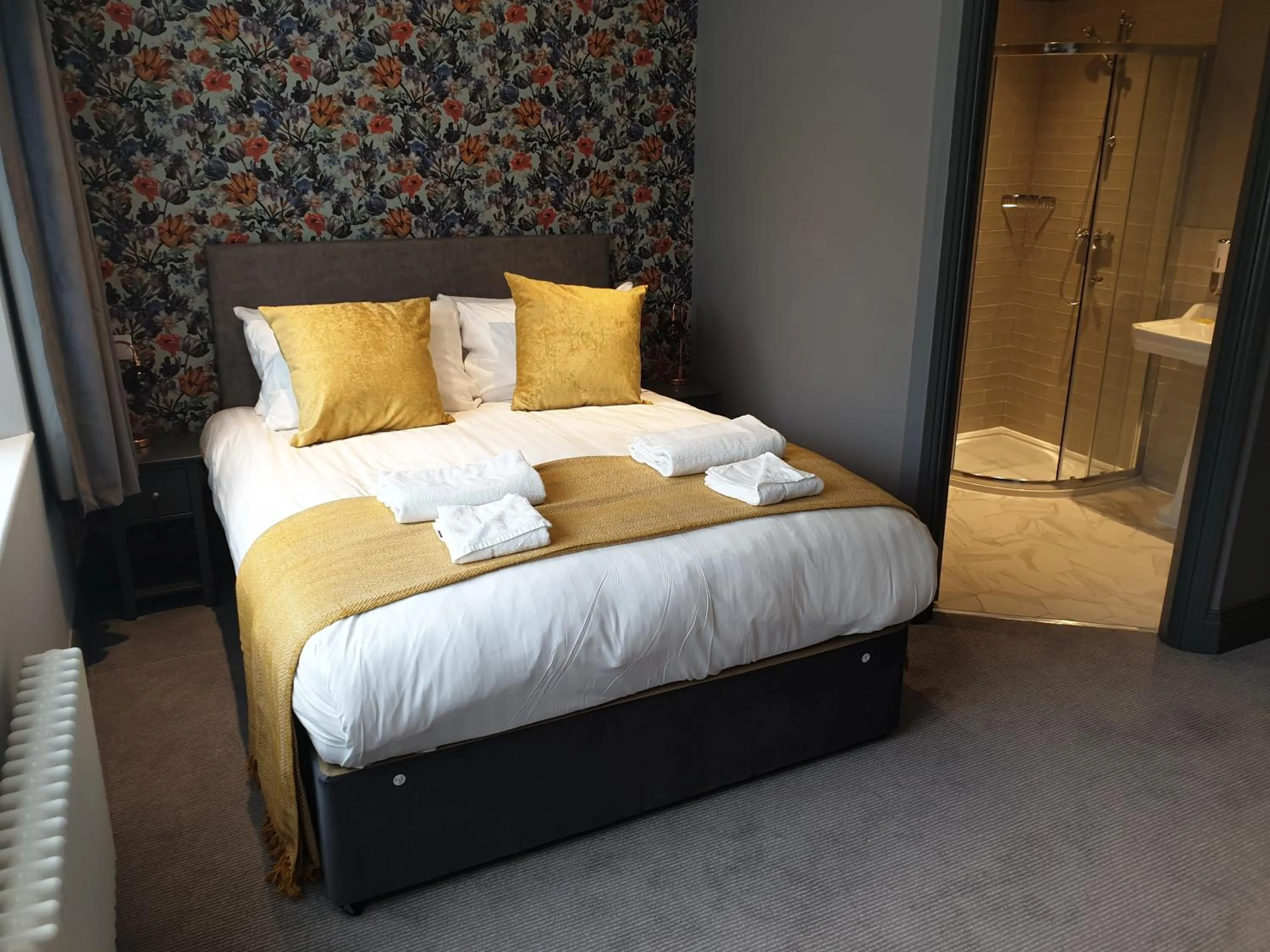 Photo of the whole room, Bed in The Strutt Arms