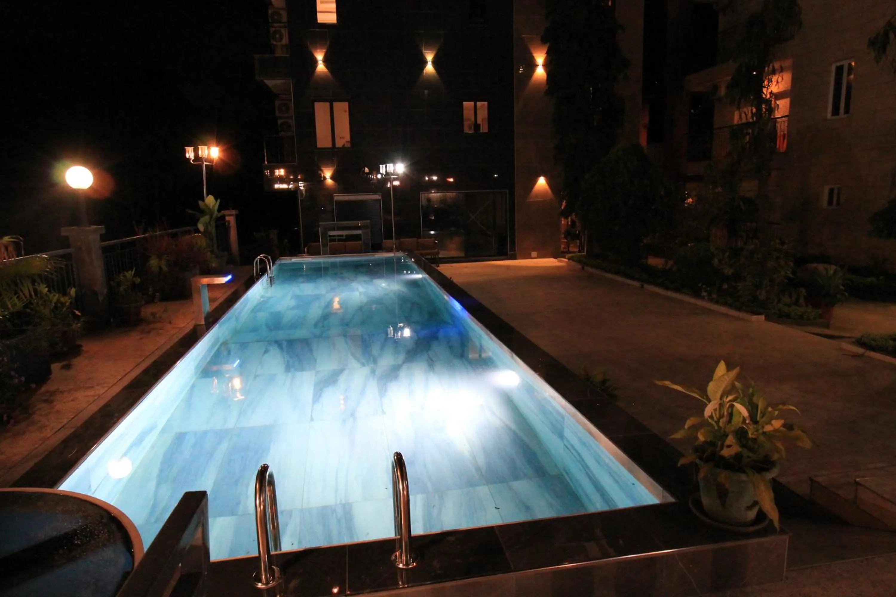 Night in Residence MASSOU