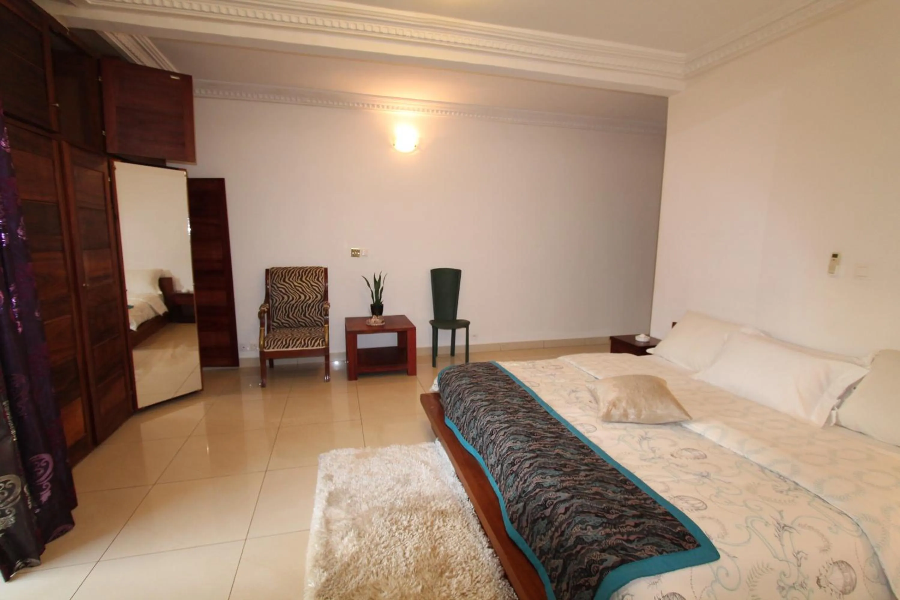 Bed in Residence MASSOU