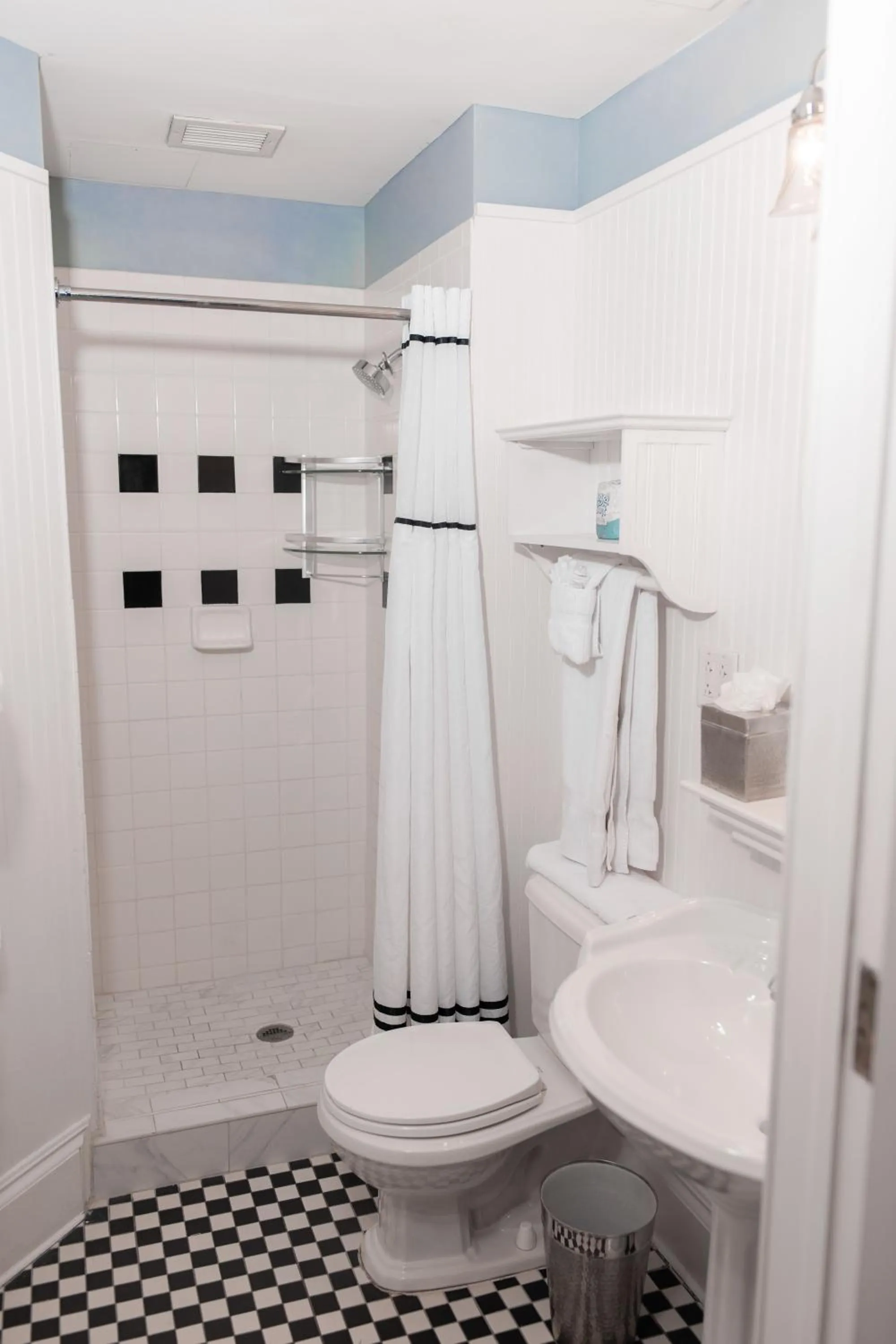 Bathroom in The Marshall House, Historic Inns of Savannah Collection